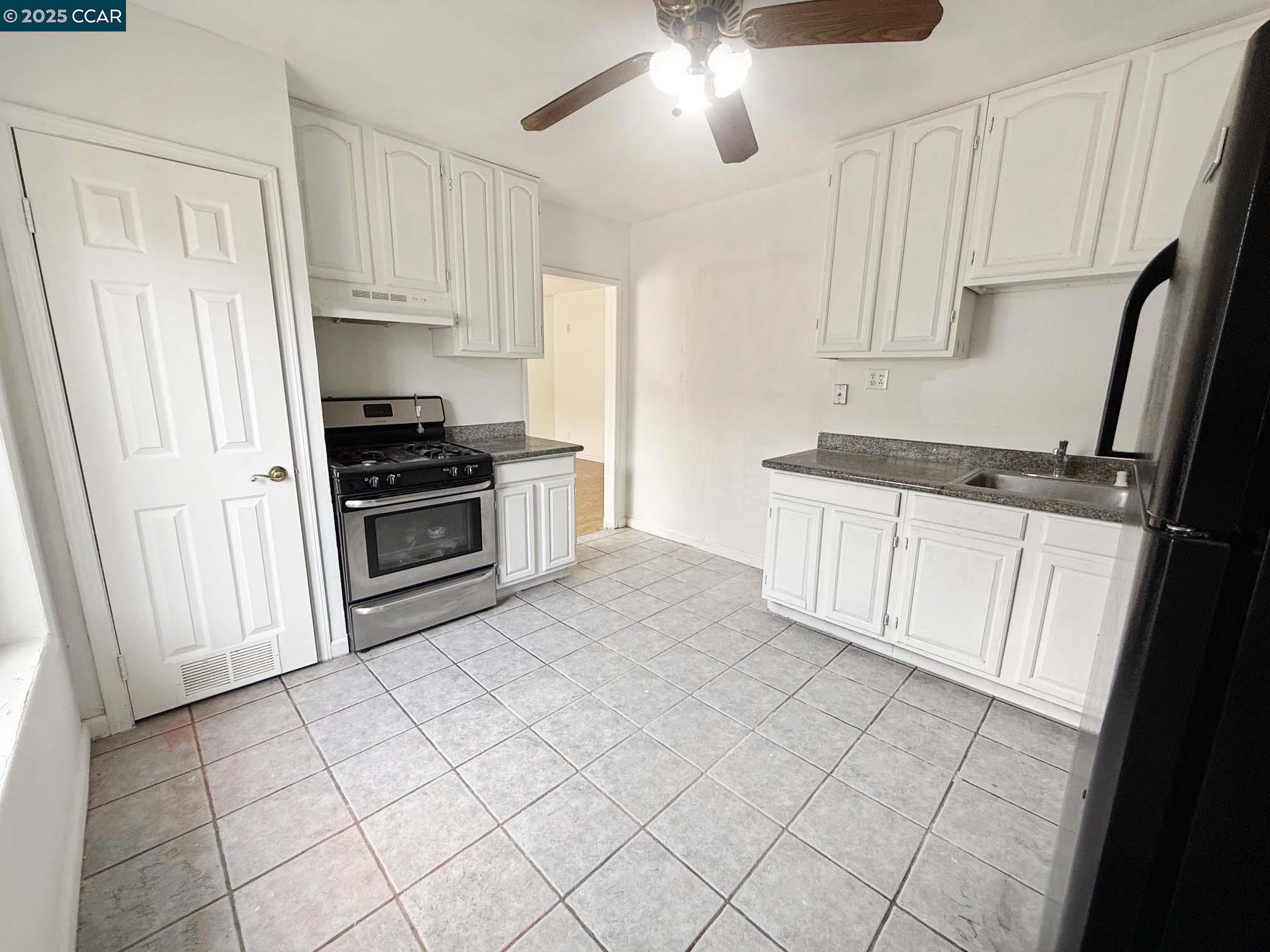 Detail Gallery Image 10 of 17 For 2129 Harrington Ave, Oakland,  CA 94601 - 2 Beds | 2 Baths