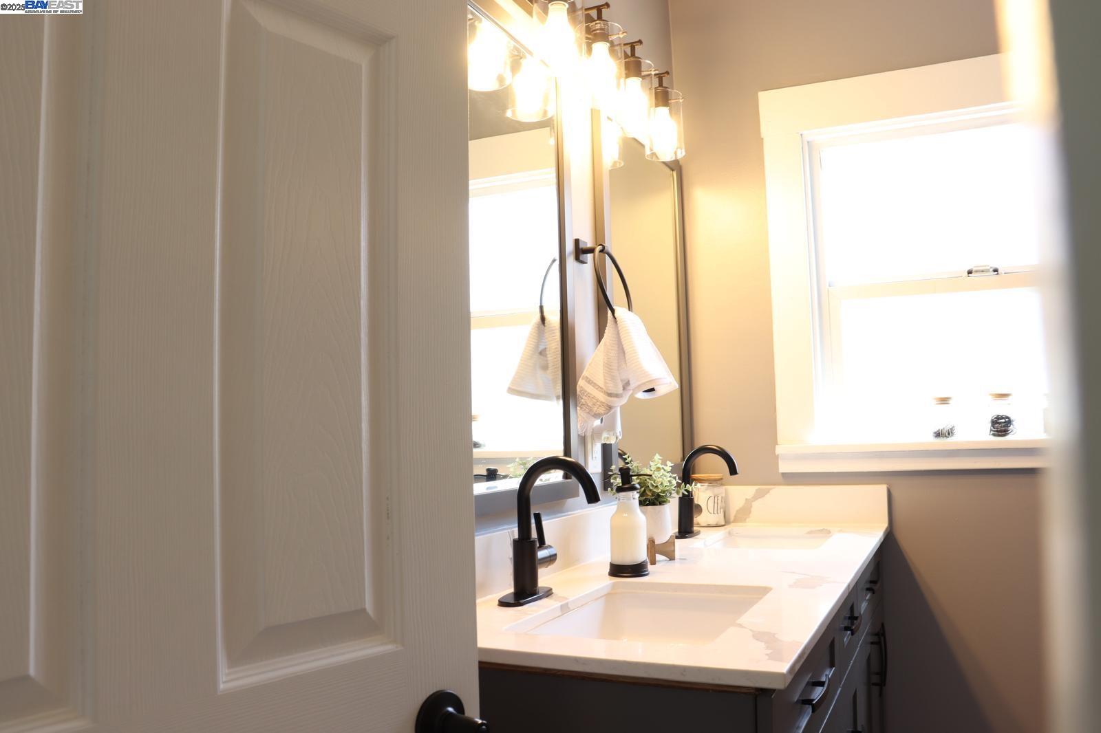 Detail Gallery Image 14 of 24 For 1535 29th Ave, Oakland,  CA 94601 - 3 Beds | 1/1 Baths