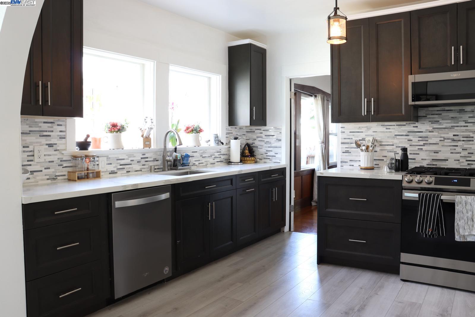 Detail Gallery Image 19 of 24 For 1535 29th Ave, Oakland,  CA 94601 - 3 Beds | 1/1 Baths