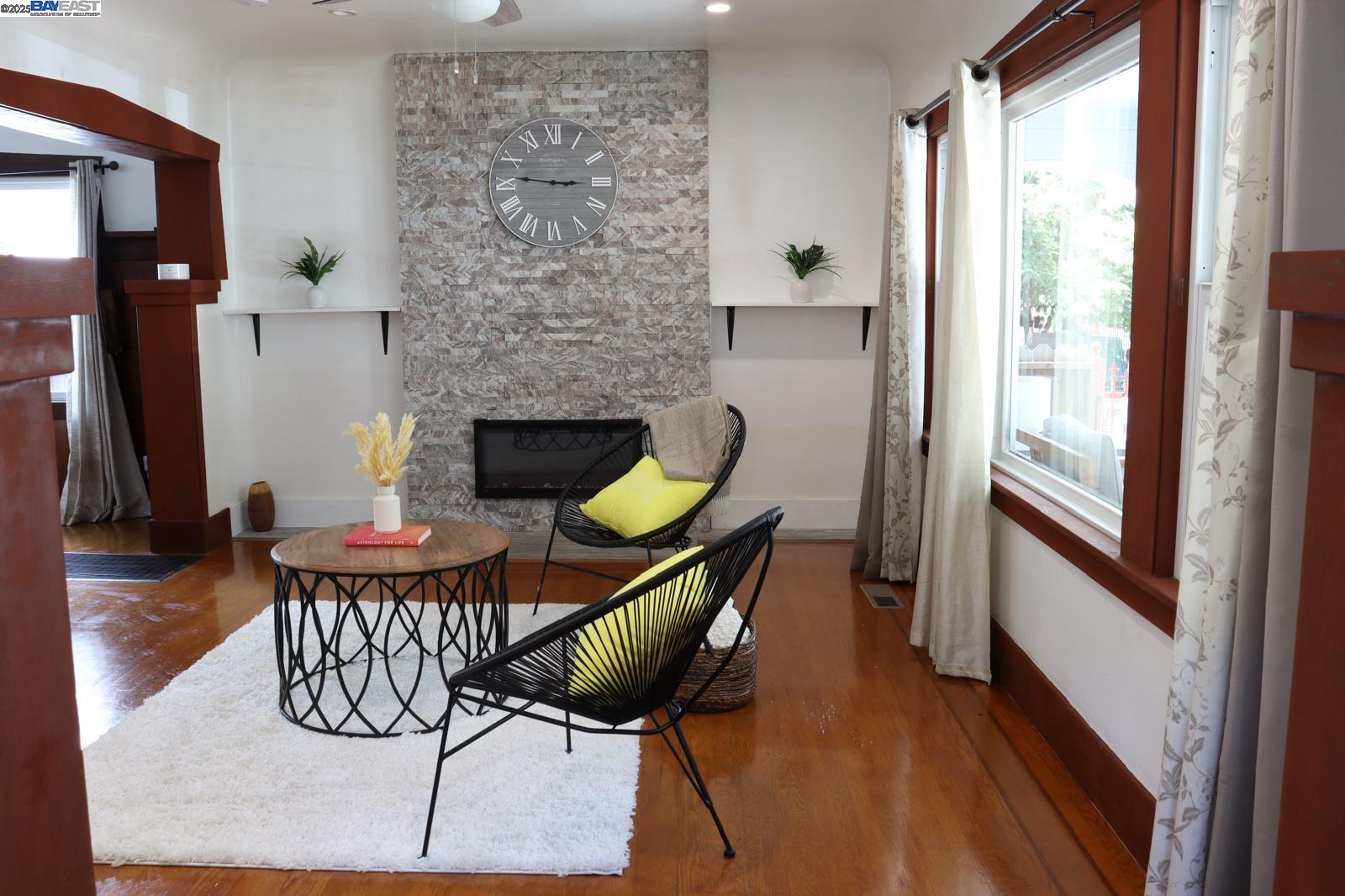 Detail Gallery Image 7 of 24 For 1535 29th Ave, Oakland,  CA 94601 - 3 Beds | 1/1 Baths