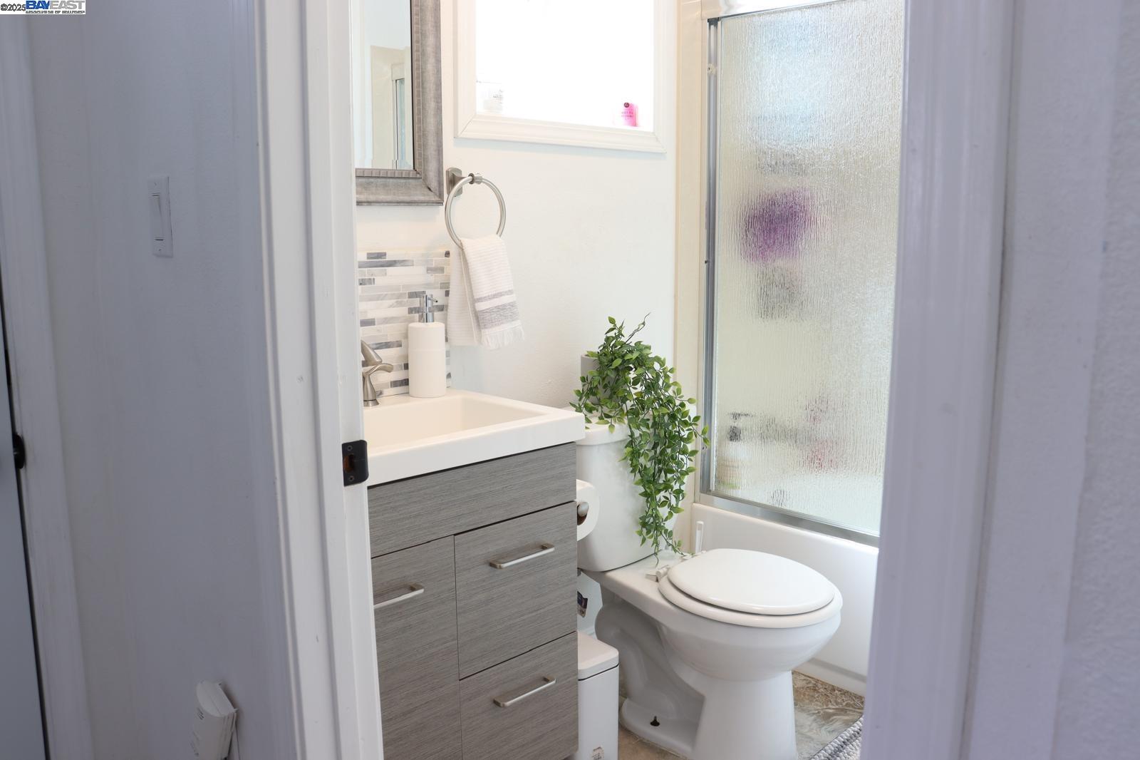 Detail Gallery Image 10 of 24 For 1535 29th Ave, Oakland,  CA 94601 - 3 Beds | 1/1 Baths