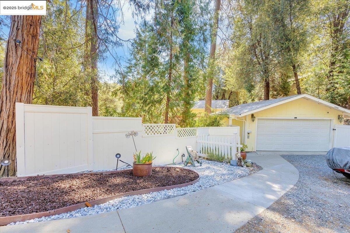 Detail Gallery Image 4 of 60 For 21931 Glenwood Rd, Sonora,  CA 95370-9165 - 3 Beds | 2 Baths