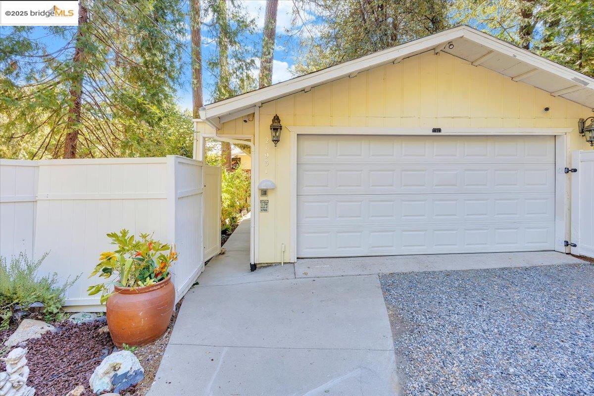 Detail Gallery Image 5 of 60 For 21931 Glenwood Rd, Sonora,  CA 95370-9165 - 3 Beds | 2 Baths