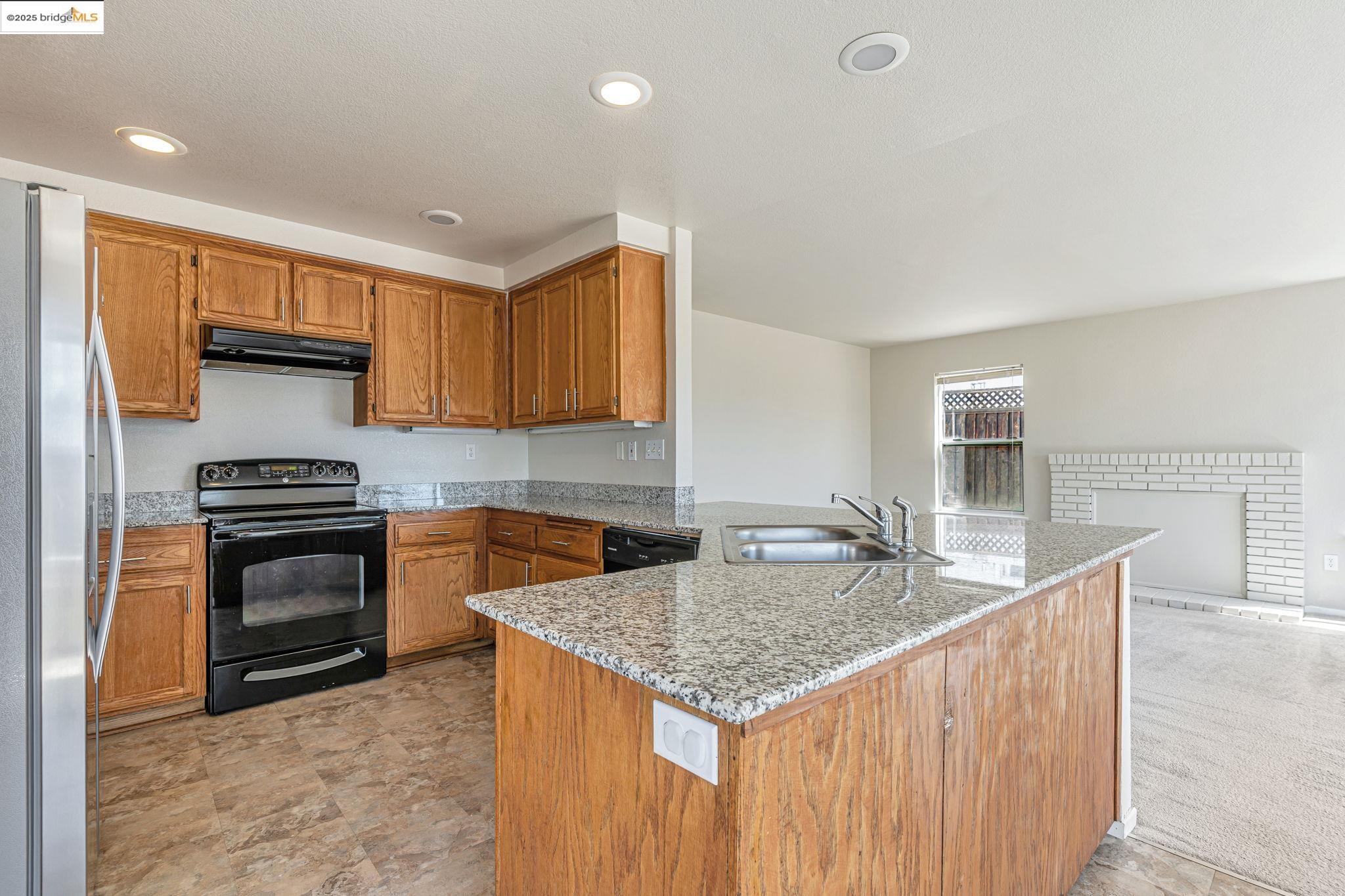 Detail Gallery Image 11 of 56 For 4212 Mcswain Ct, Antioch,  CA 94531 - 5 Beds | 3 Baths