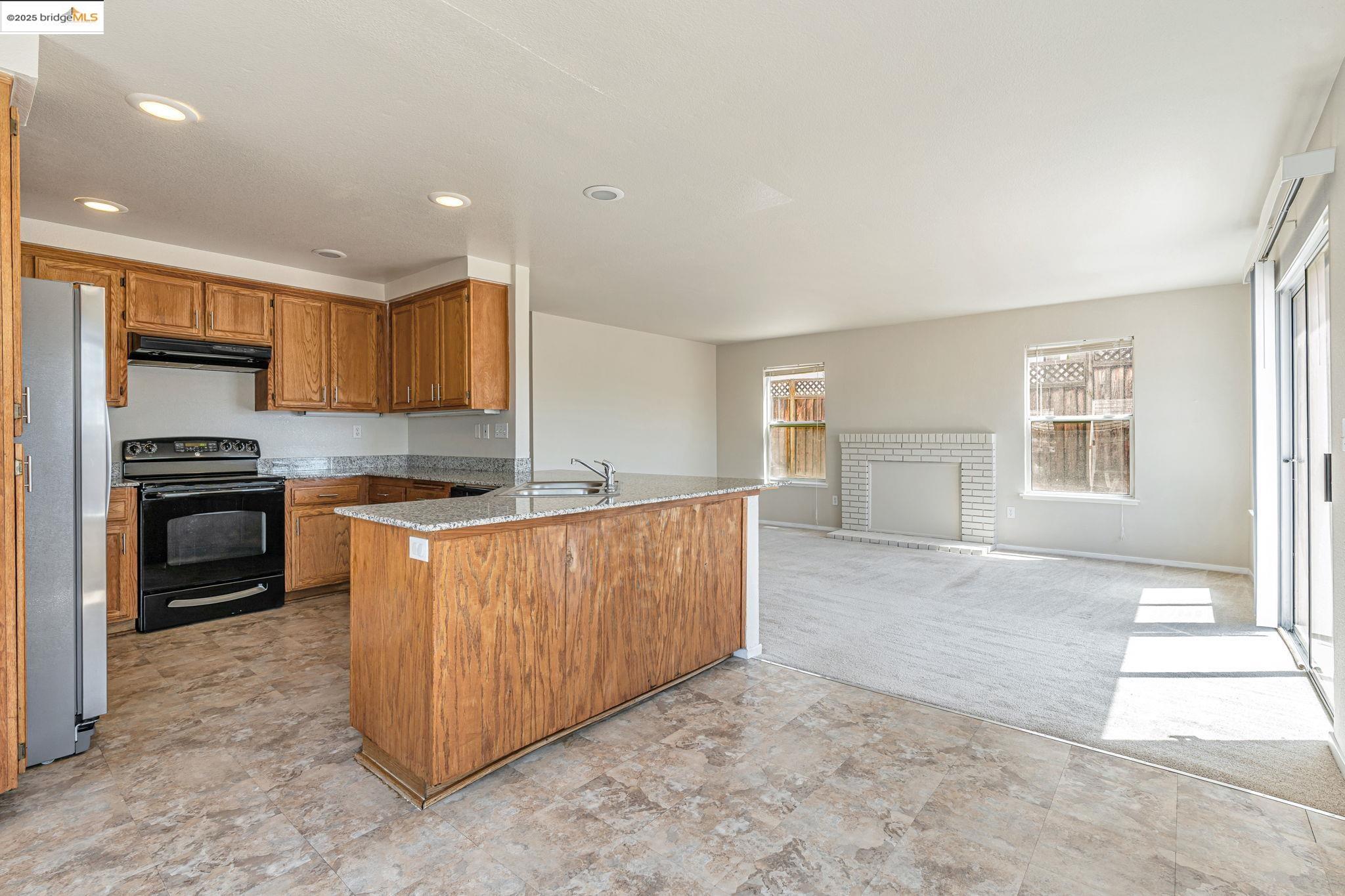 Detail Gallery Image 13 of 56 For 4212 Mcswain Ct, Antioch,  CA 94531 - 5 Beds | 3 Baths