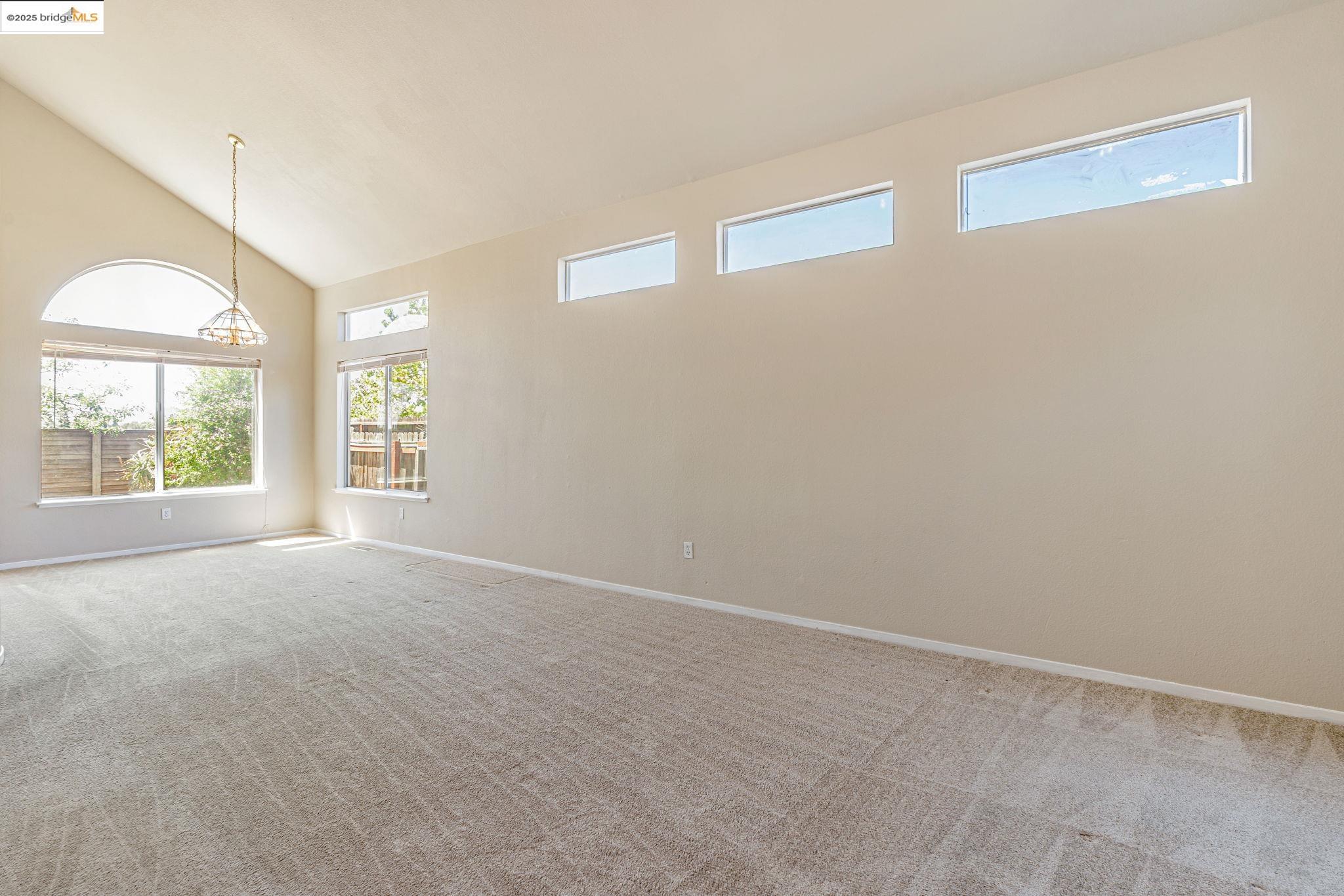 Detail Gallery Image 4 of 56 For 4212 Mcswain Ct, Antioch,  CA 94531 - 5 Beds | 3 Baths