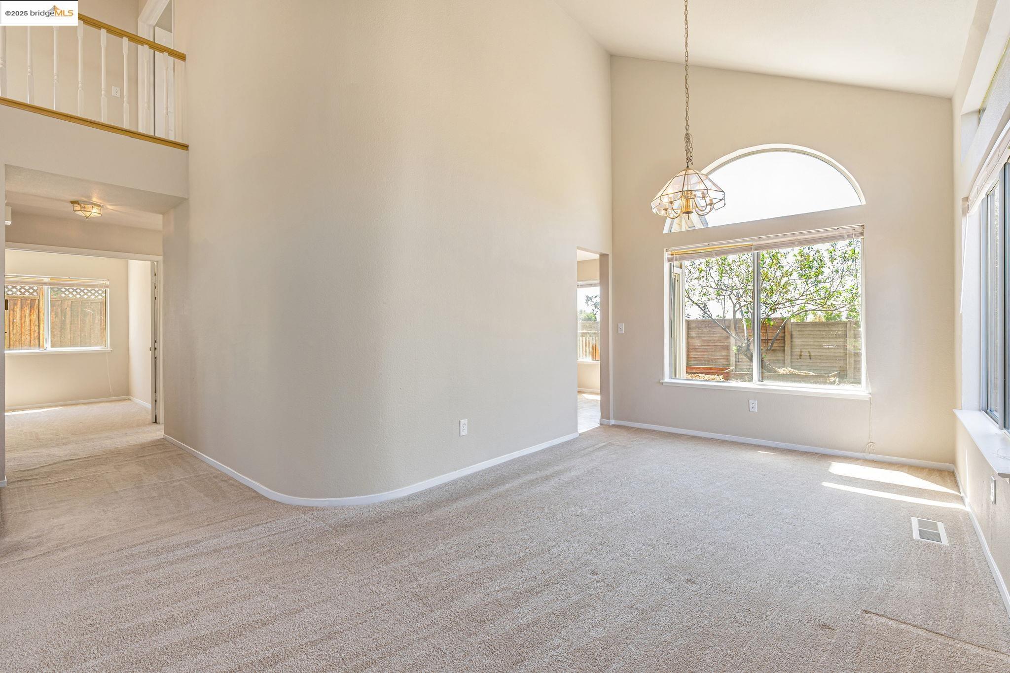 Detail Gallery Image 8 of 56 For 4212 Mcswain Ct, Antioch,  CA 94531 - 5 Beds | 3 Baths
