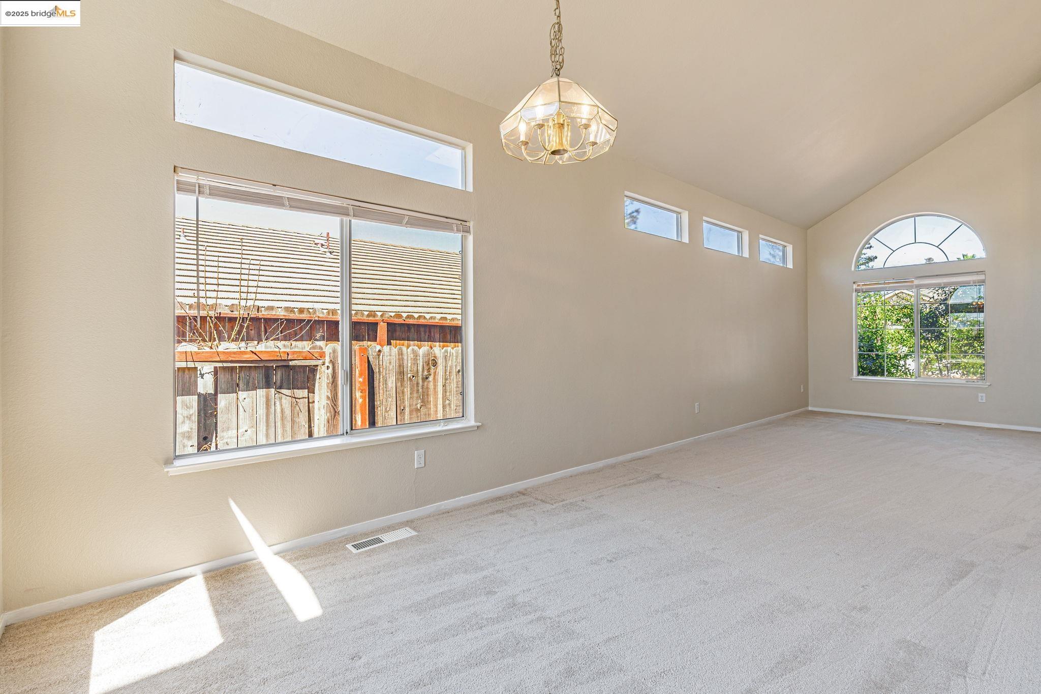 Detail Gallery Image 10 of 56 For 4212 Mcswain Ct, Antioch,  CA 94531 - 5 Beds | 3 Baths