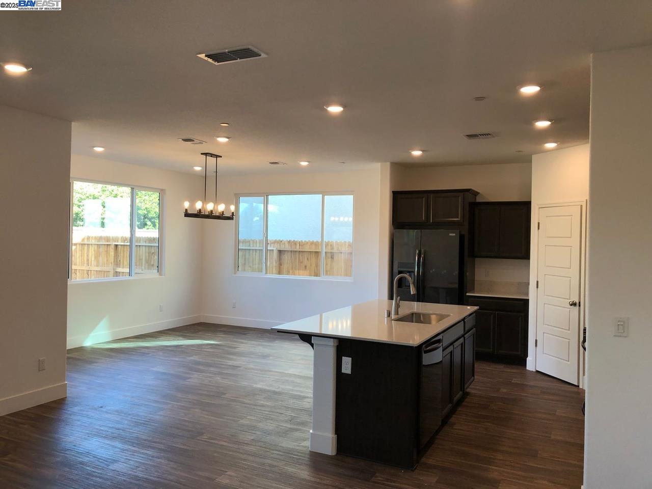 Detail Gallery Image 17 of 22 For 2403 Explorador Dr, Merced,  CA 95304 - 4 Beds | 3 Baths