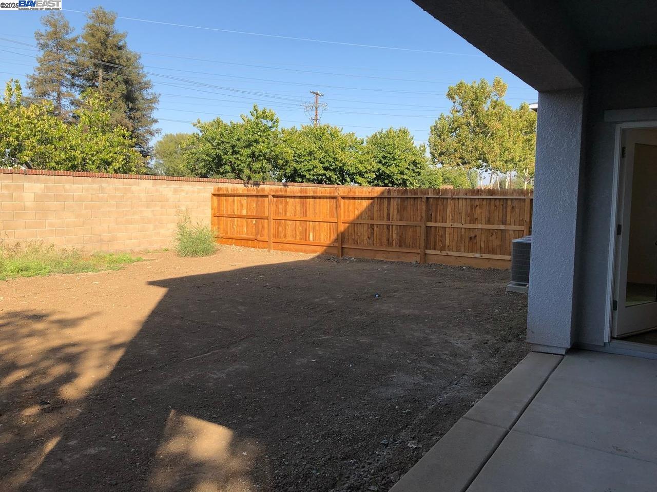 Detail Gallery Image 21 of 22 For 2403 Explorador Dr, Merced,  CA 95304 - 4 Beds | 3 Baths