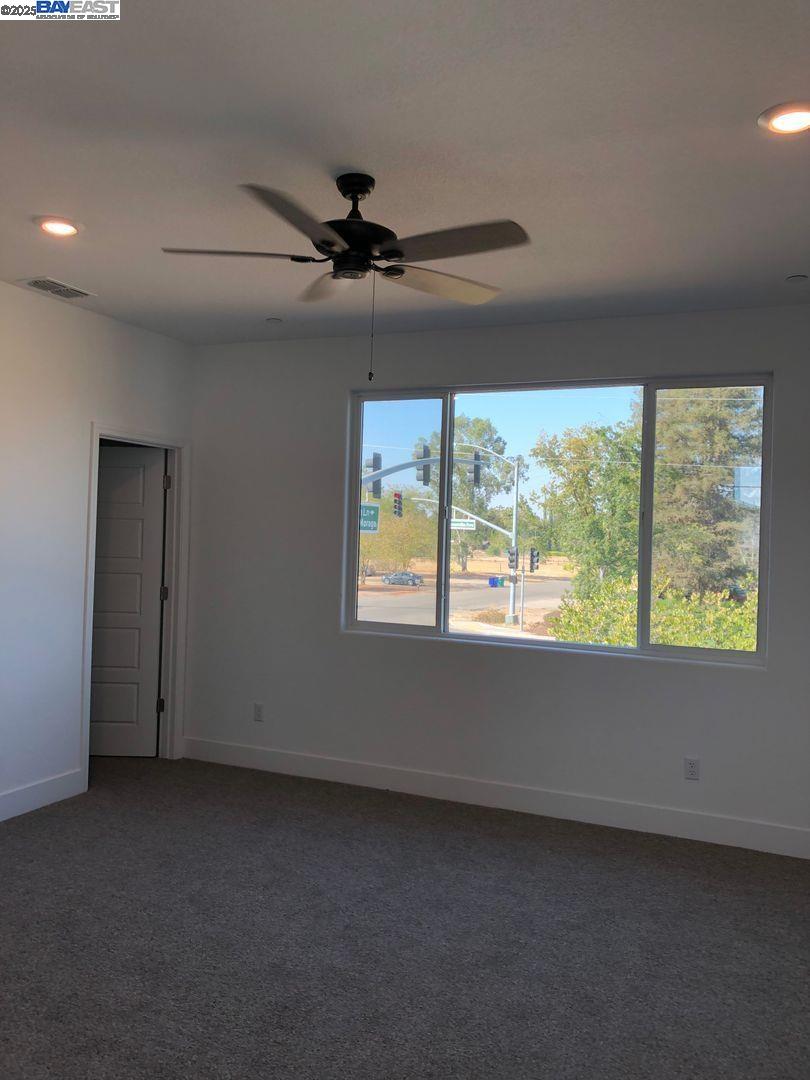 Detail Gallery Image 8 of 22 For 2403 Explorador Dr, Merced,  CA 95304 - 4 Beds | 3 Baths