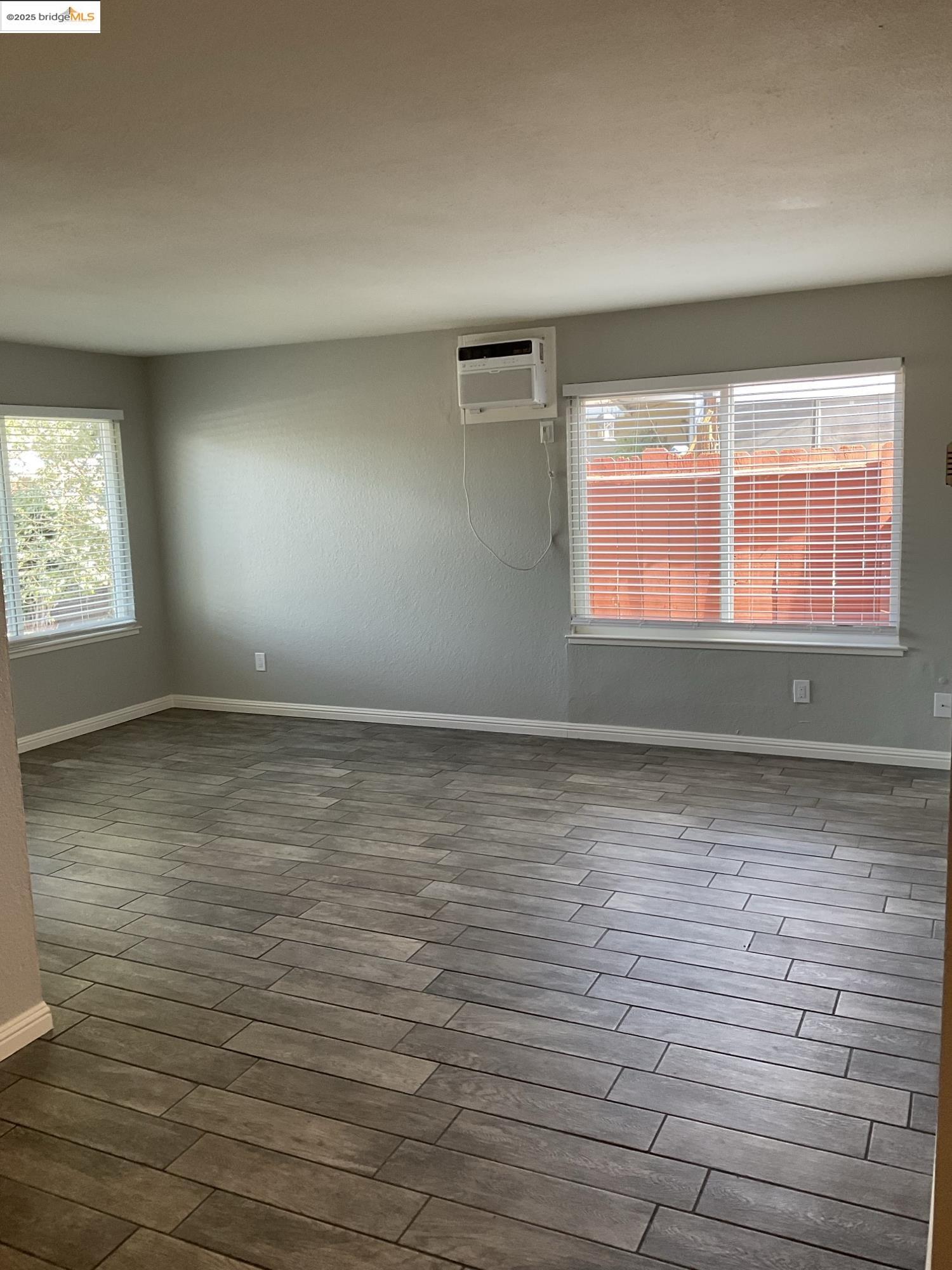Detail Gallery Image 2 of 11 For 223 E. Trident Drive, Pittsburg,  CA 94565 - 4 Beds | 2 Baths