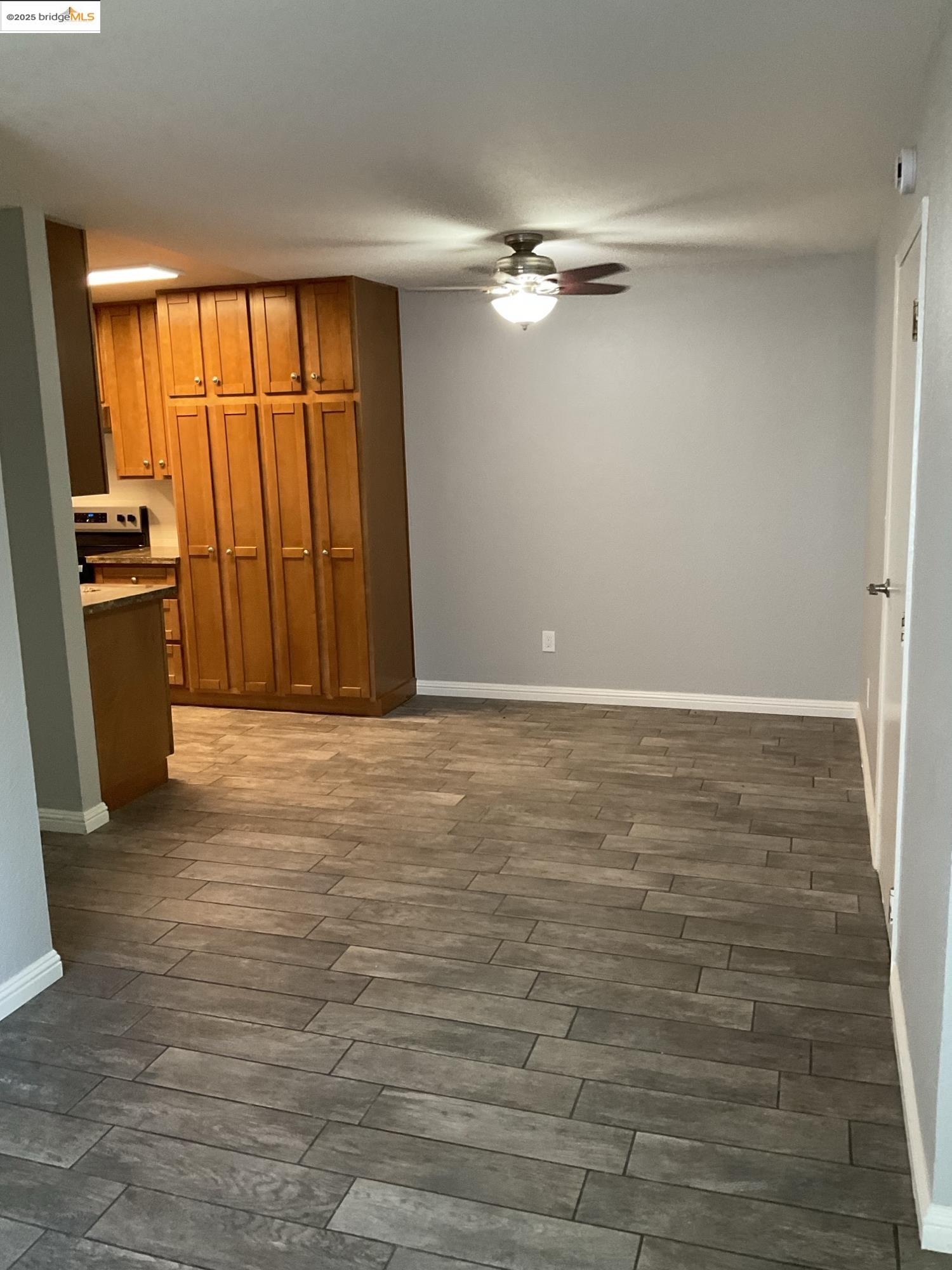 Detail Gallery Image 3 of 11 For 223 E. Trident Drive, Pittsburg,  CA 94565 - 4 Beds | 2 Baths