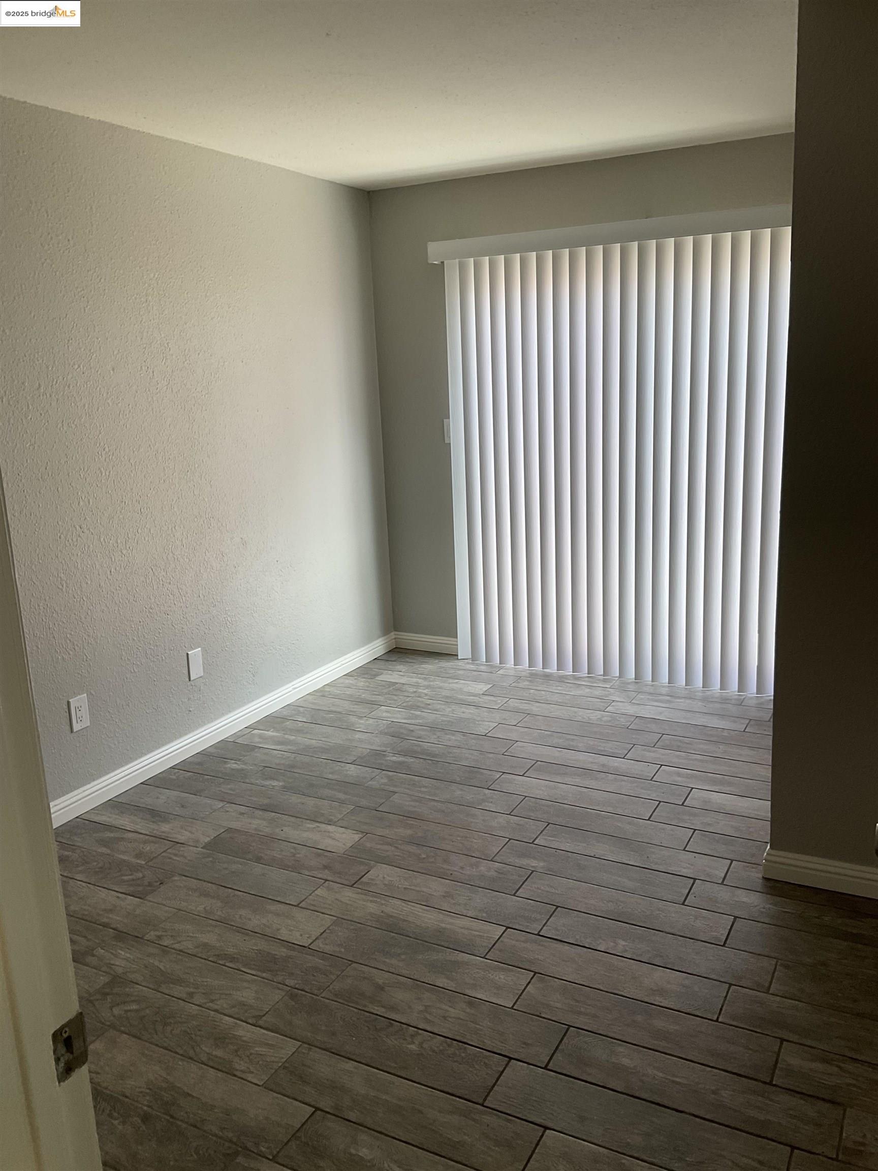 Detail Gallery Image 6 of 11 For 223 E. Trident Drive, Pittsburg,  CA 94565 - 4 Beds | 2 Baths