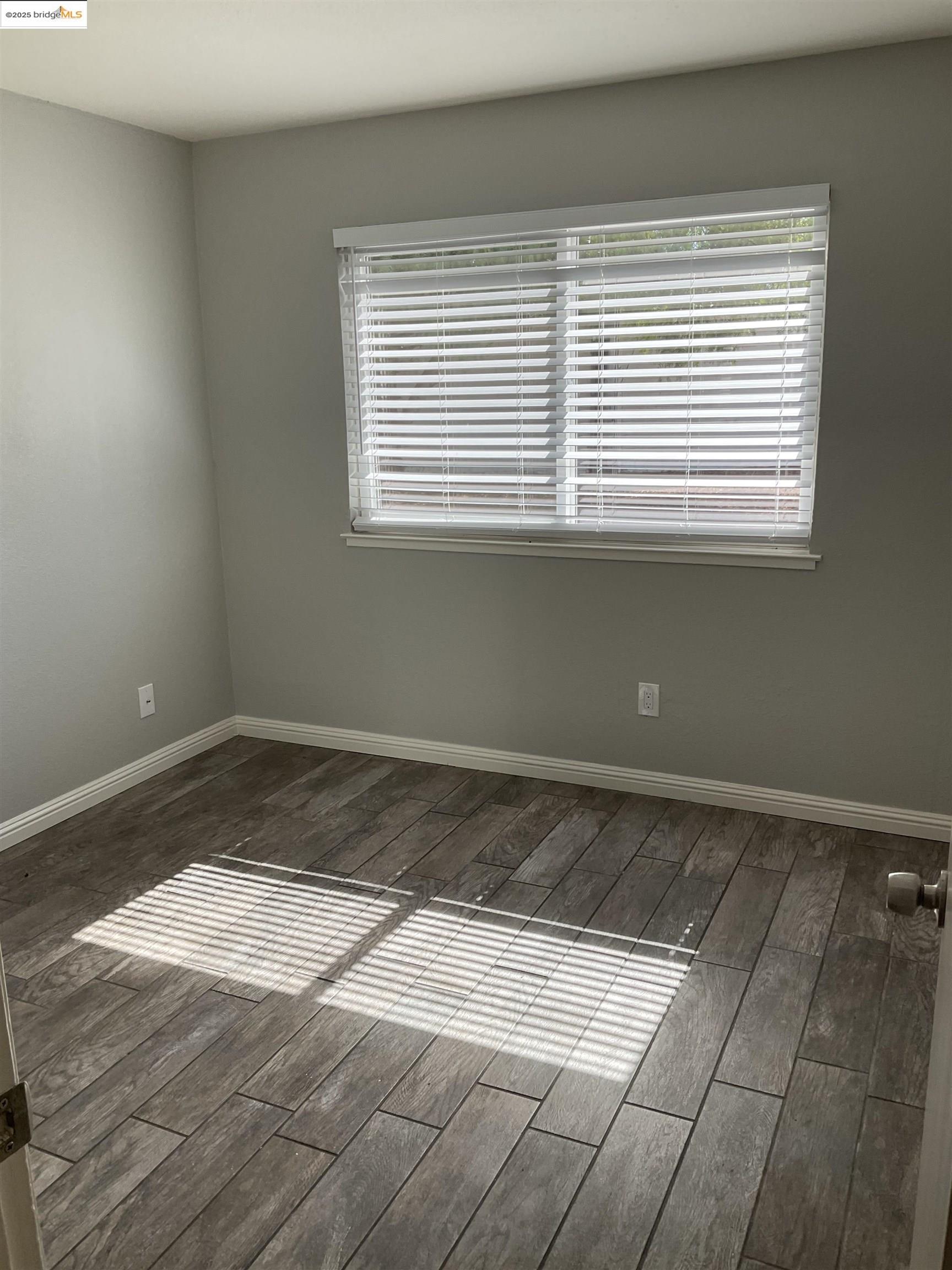 Detail Gallery Image 9 of 11 For 223 E. Trident Drive, Pittsburg,  CA 94565 - 4 Beds | 2 Baths