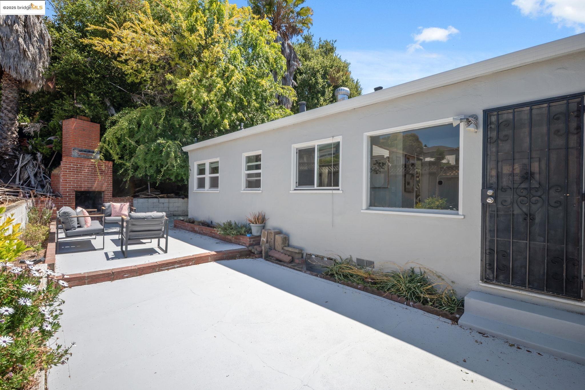 Detail Gallery Image 11 of 14 For 18628 Madison Ave, Castro Valley,  CA 94546 - 2 Beds | 1 Baths
