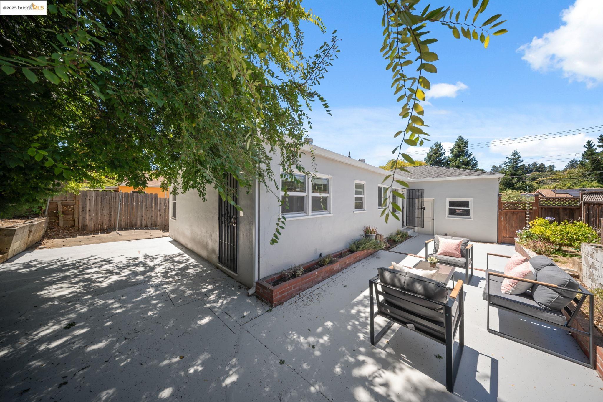 Detail Gallery Image 12 of 14 For 18628 Madison Ave, Castro Valley,  CA 94546 - 2 Beds | 1 Baths