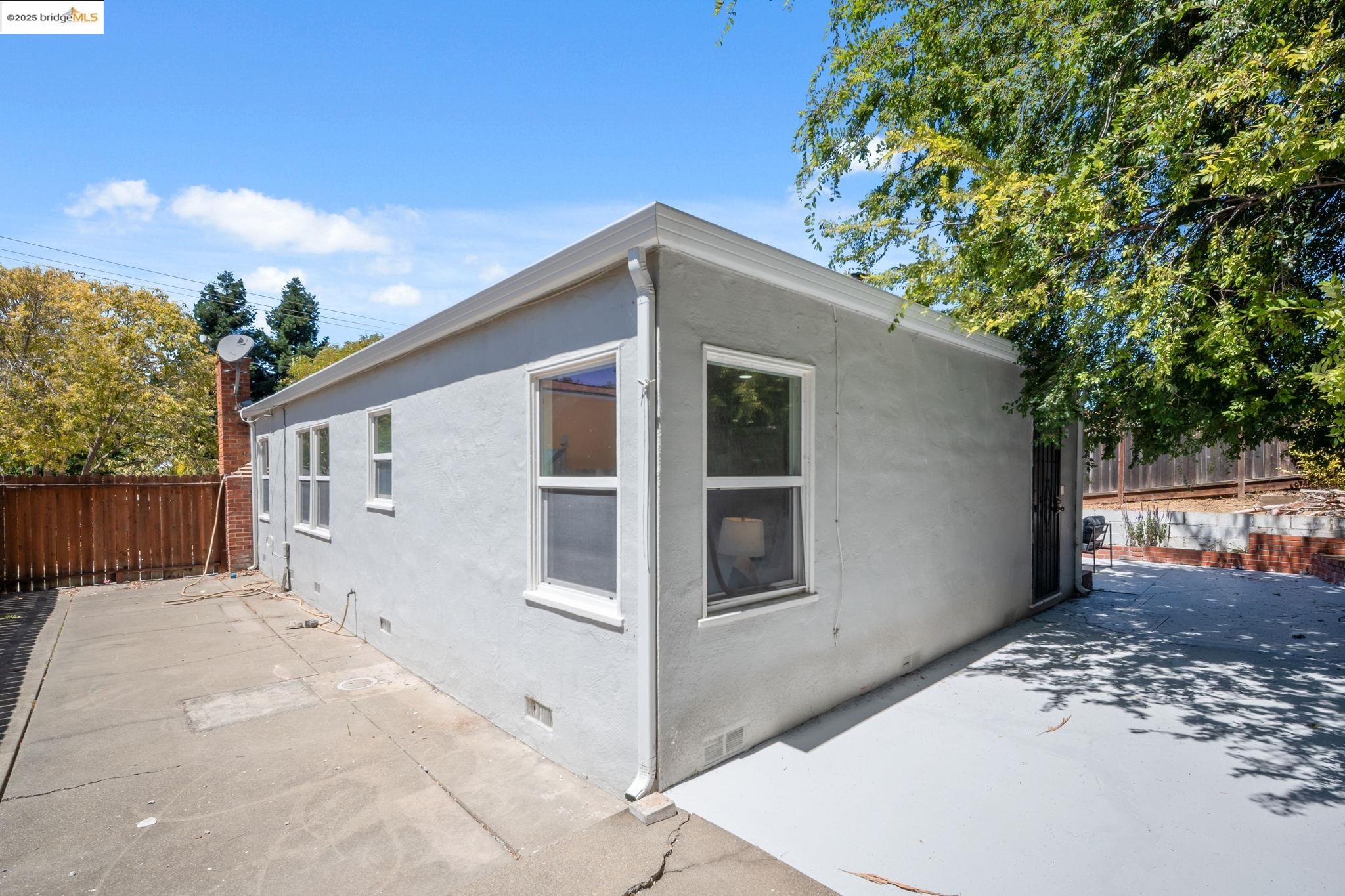 Detail Gallery Image 13 of 14 For 18628 Madison Ave, Castro Valley,  CA 94546 - 2 Beds | 1 Baths