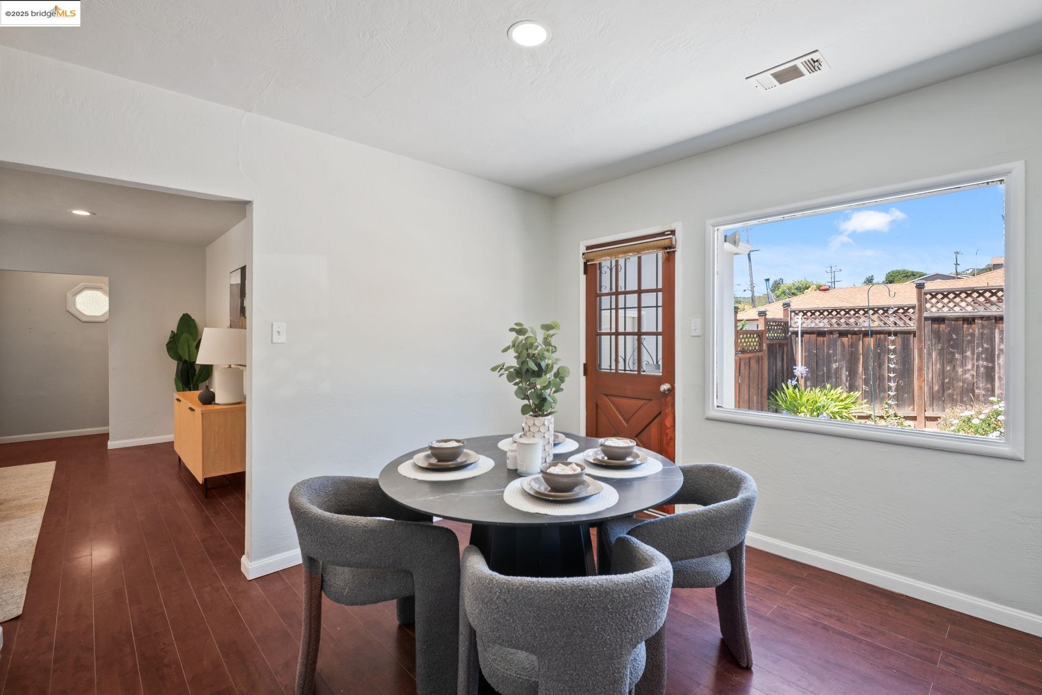 Detail Gallery Image 3 of 14 For 18628 Madison Ave, Castro Valley,  CA 94546 - 2 Beds | 1 Baths