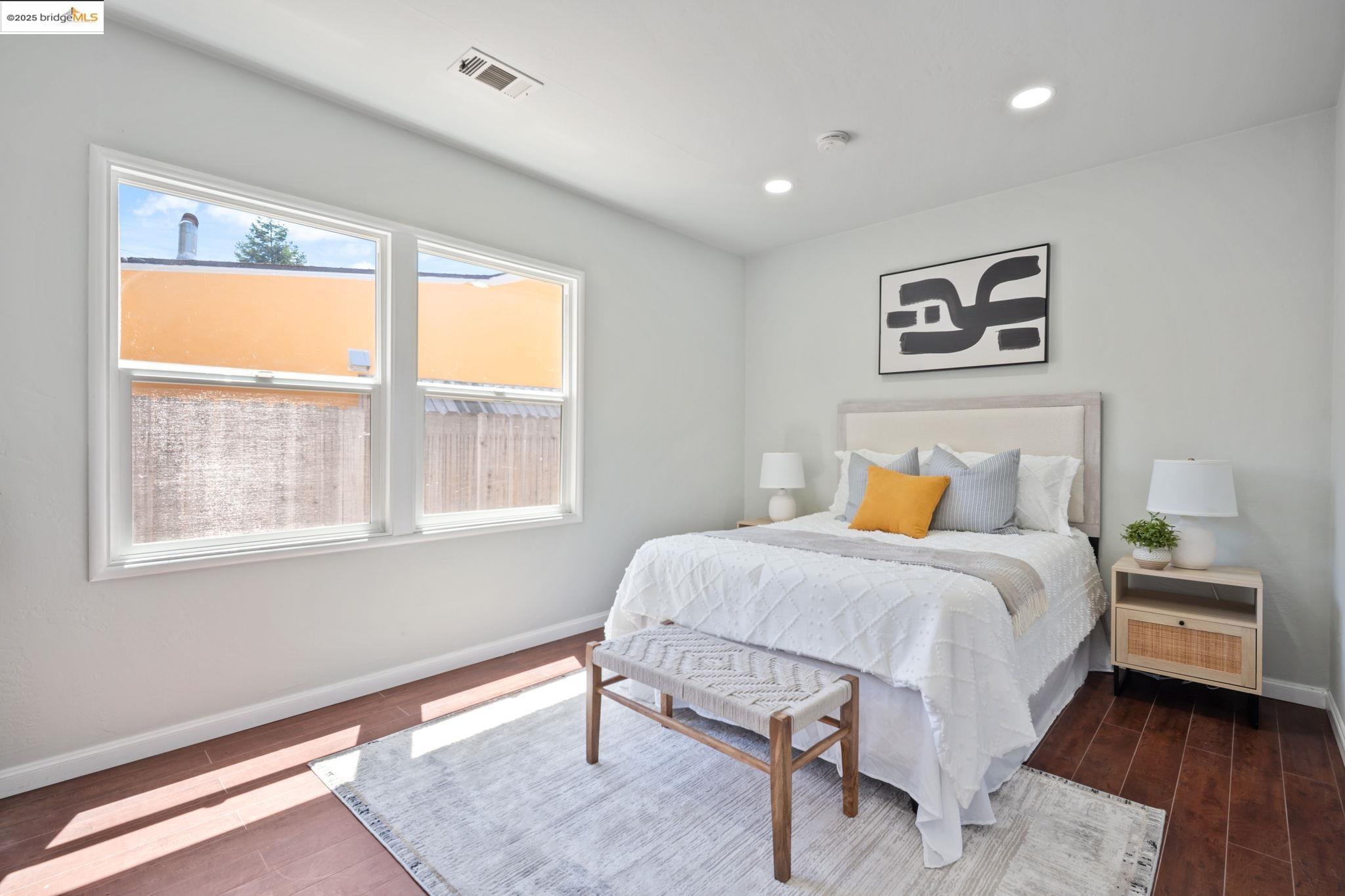 Detail Gallery Image 7 of 14 For 18628 Madison Ave, Castro Valley,  CA 94546 - 2 Beds | 1 Baths