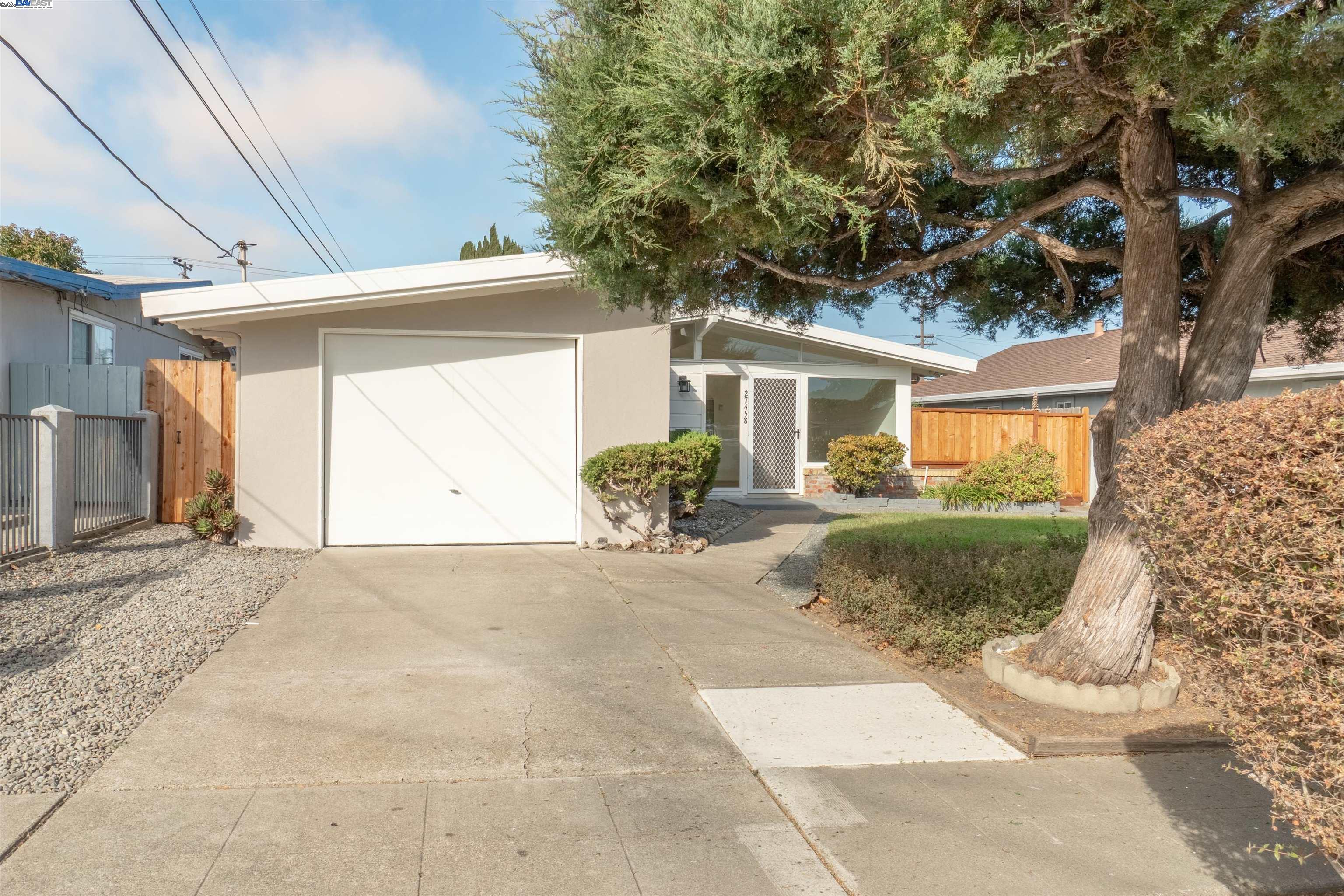 Detail Gallery Image 1 of 1 For 27458 Capri Ave, Hayward,  CA 94545 - 3 Beds | 2 Baths