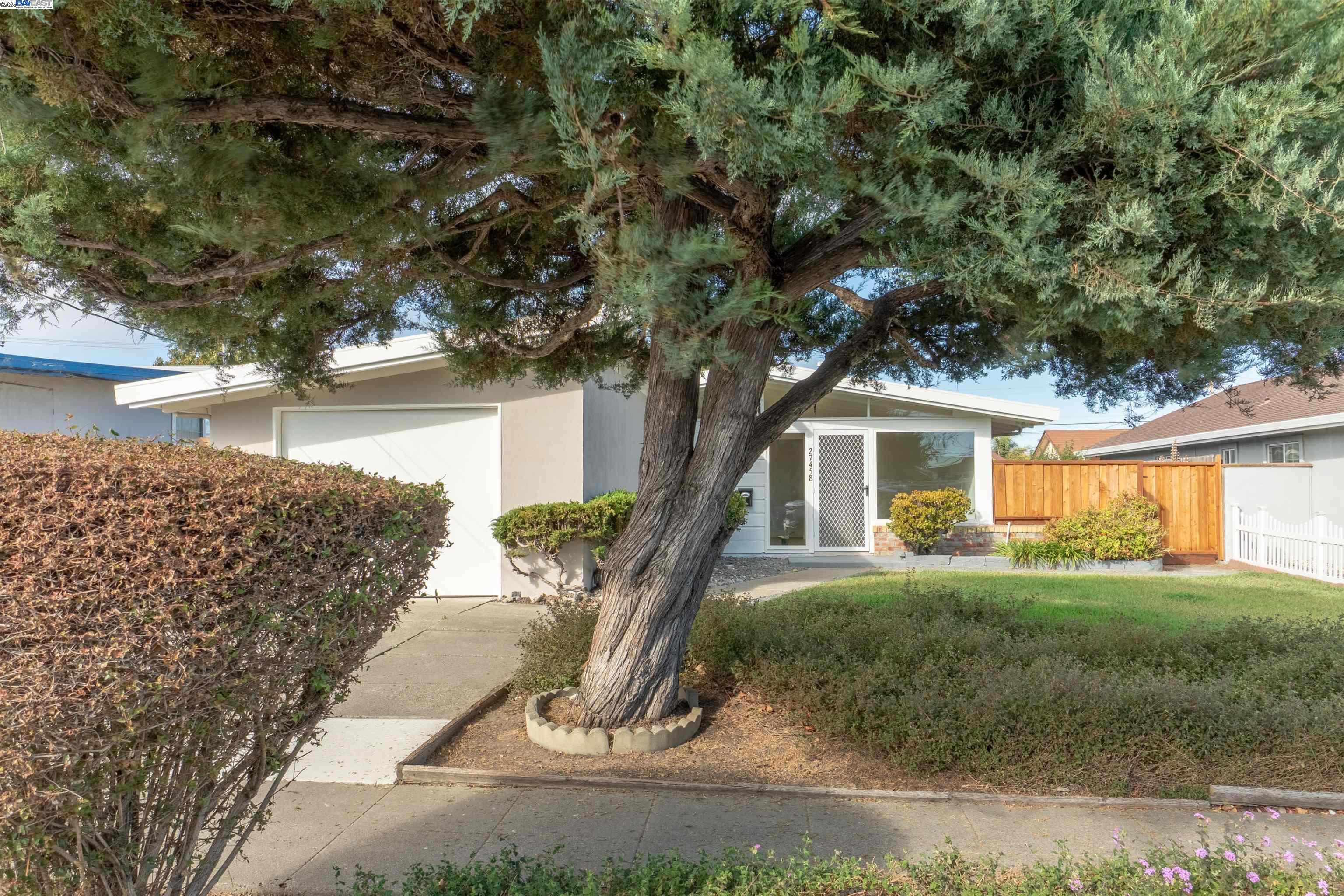 Detail Gallery Image 2 of 27 For 27458 Capri Ave, Hayward,  CA 94545 - 3 Beds | 2 Baths