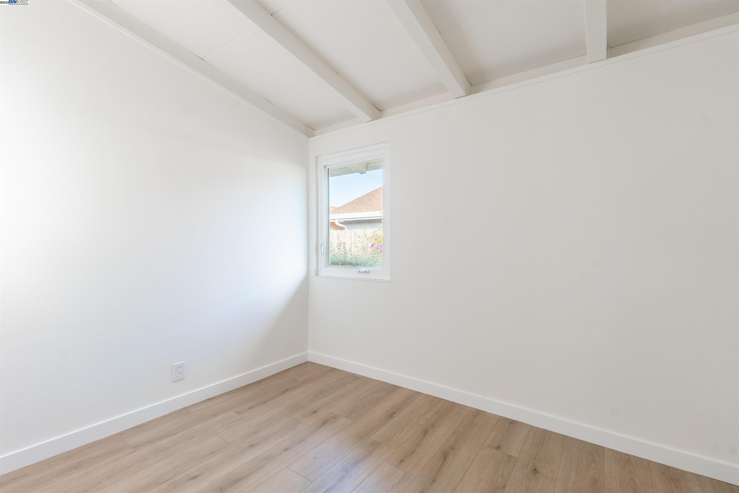 Detail Gallery Image 13 of 27 For 27458 Capri Ave, Hayward,  CA 94545 - 3 Beds | 2 Baths