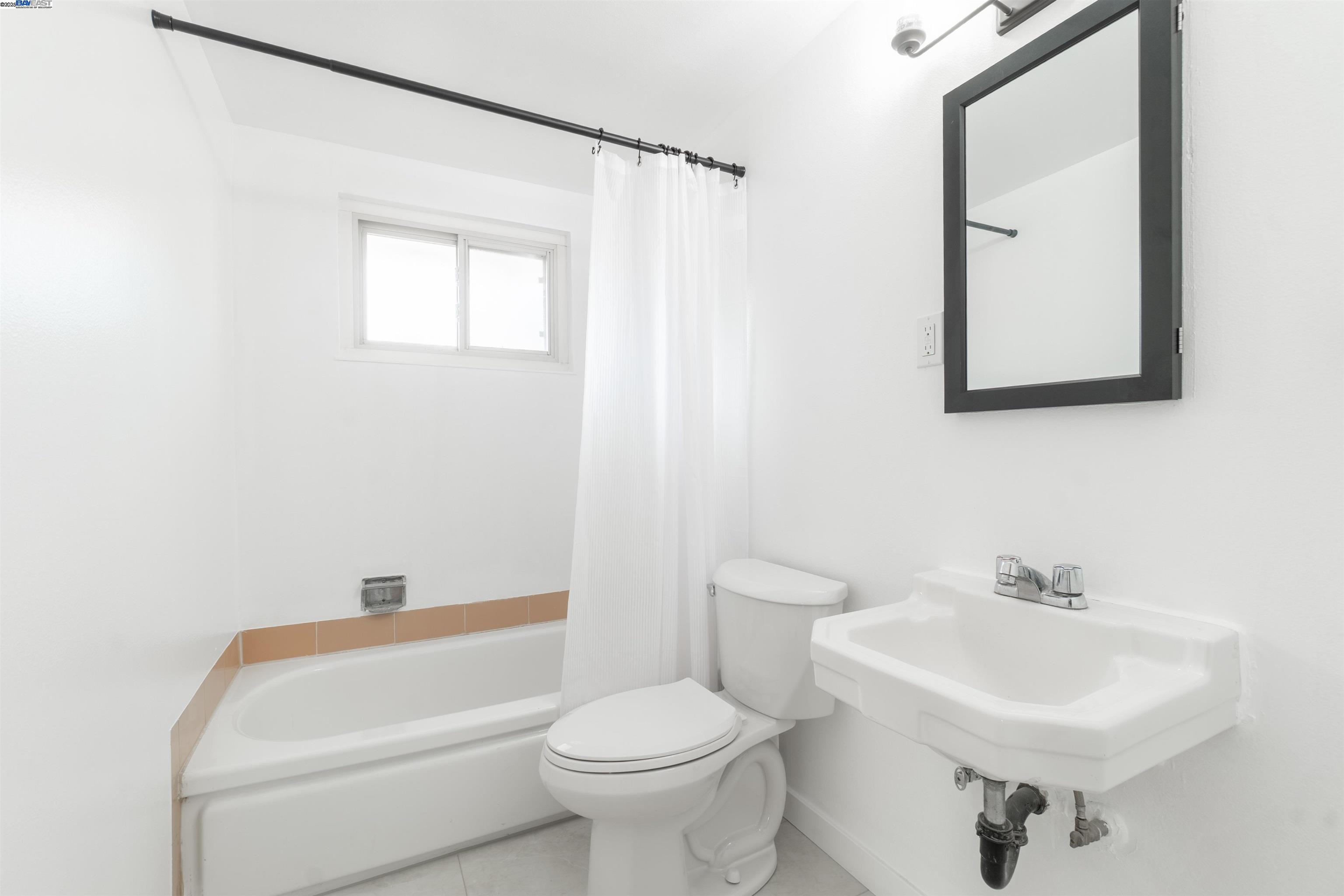 Detail Gallery Image 20 of 27 For 27458 Capri Ave, Hayward,  CA 94545 - 3 Beds | 2 Baths