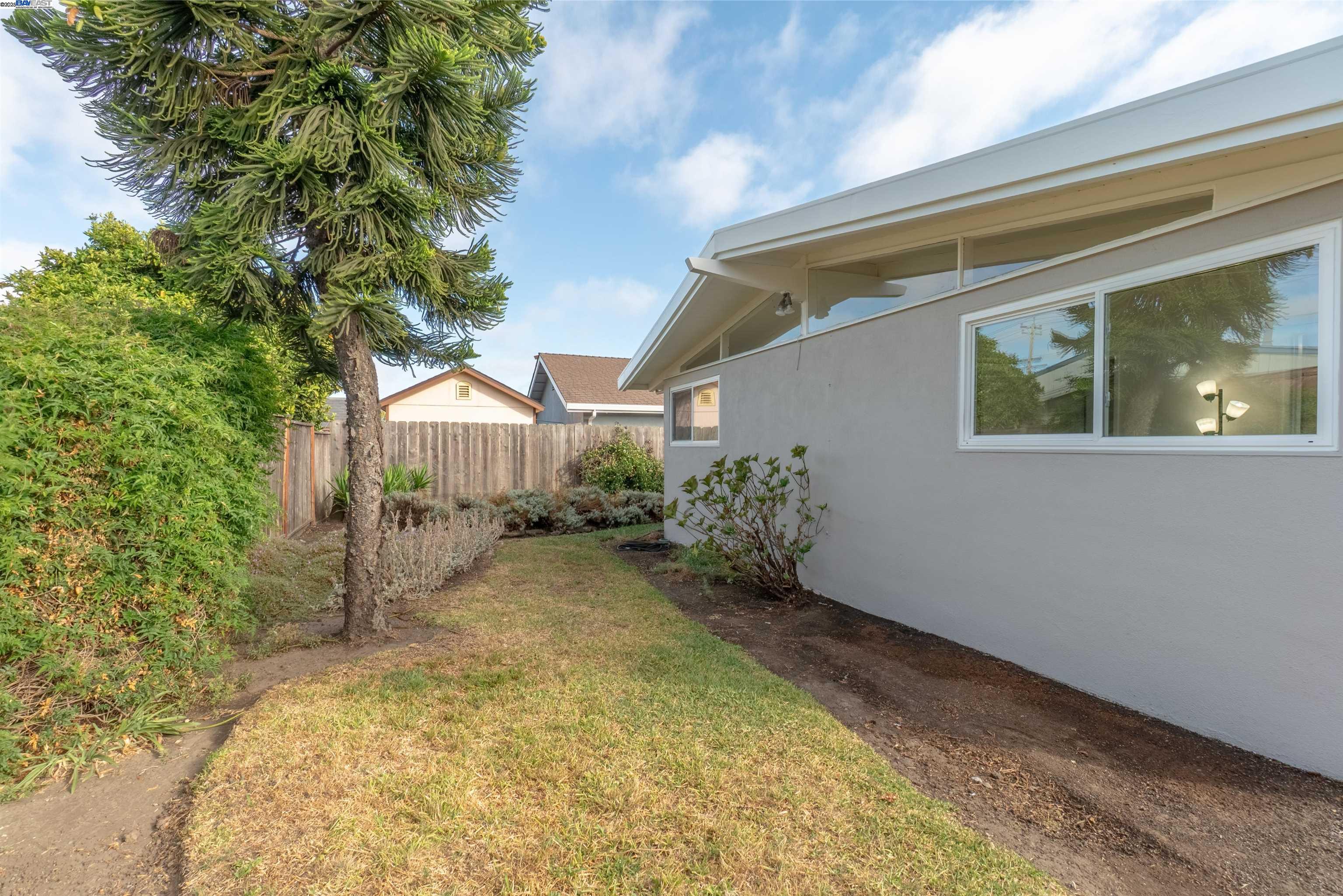 Detail Gallery Image 21 of 27 For 27458 Capri Ave, Hayward,  CA 94545 - 3 Beds | 2 Baths