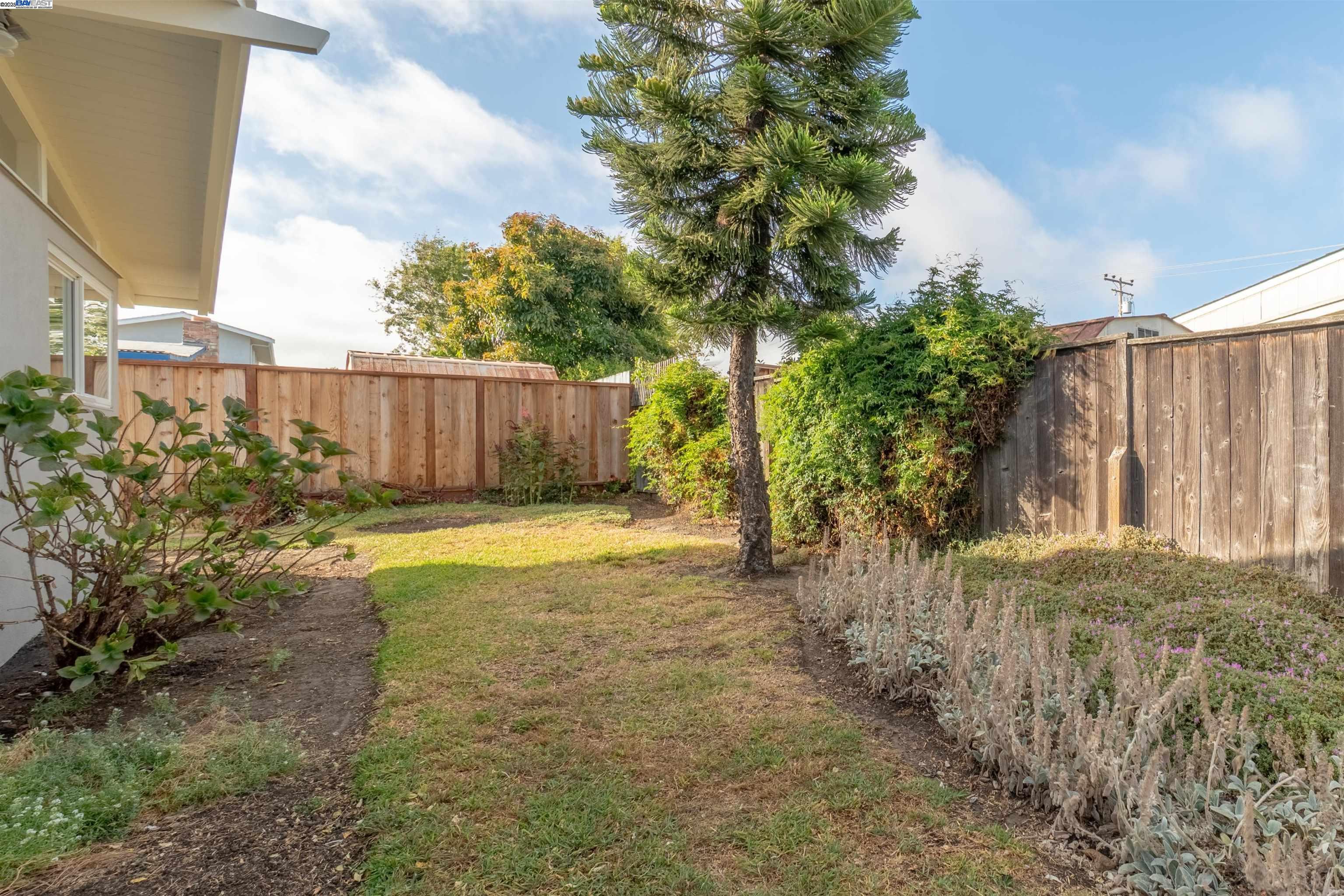 Detail Gallery Image 22 of 27 For 27458 Capri Ave, Hayward,  CA 94545 - 3 Beds | 2 Baths