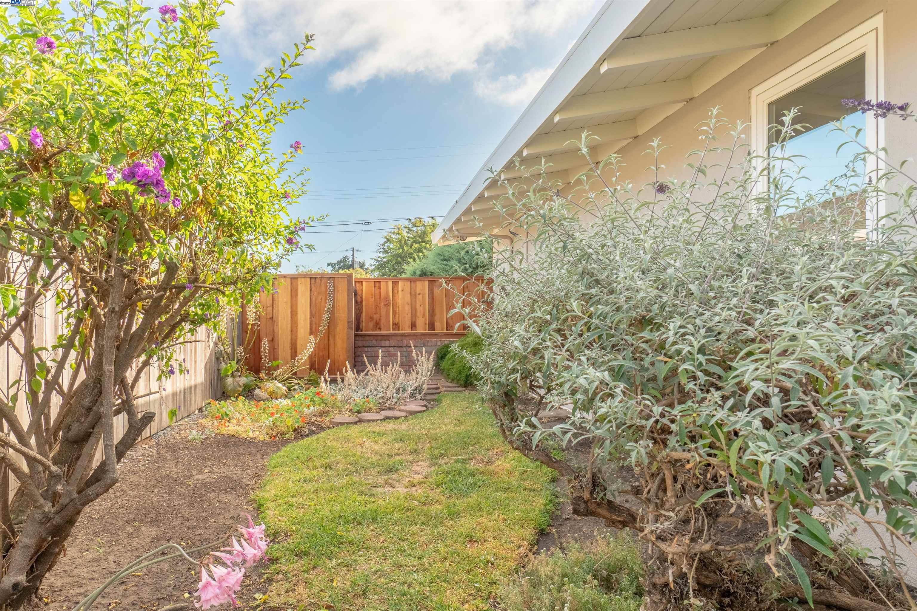 Detail Gallery Image 26 of 27 For 27458 Capri Ave, Hayward,  CA 94545 - 3 Beds | 2 Baths