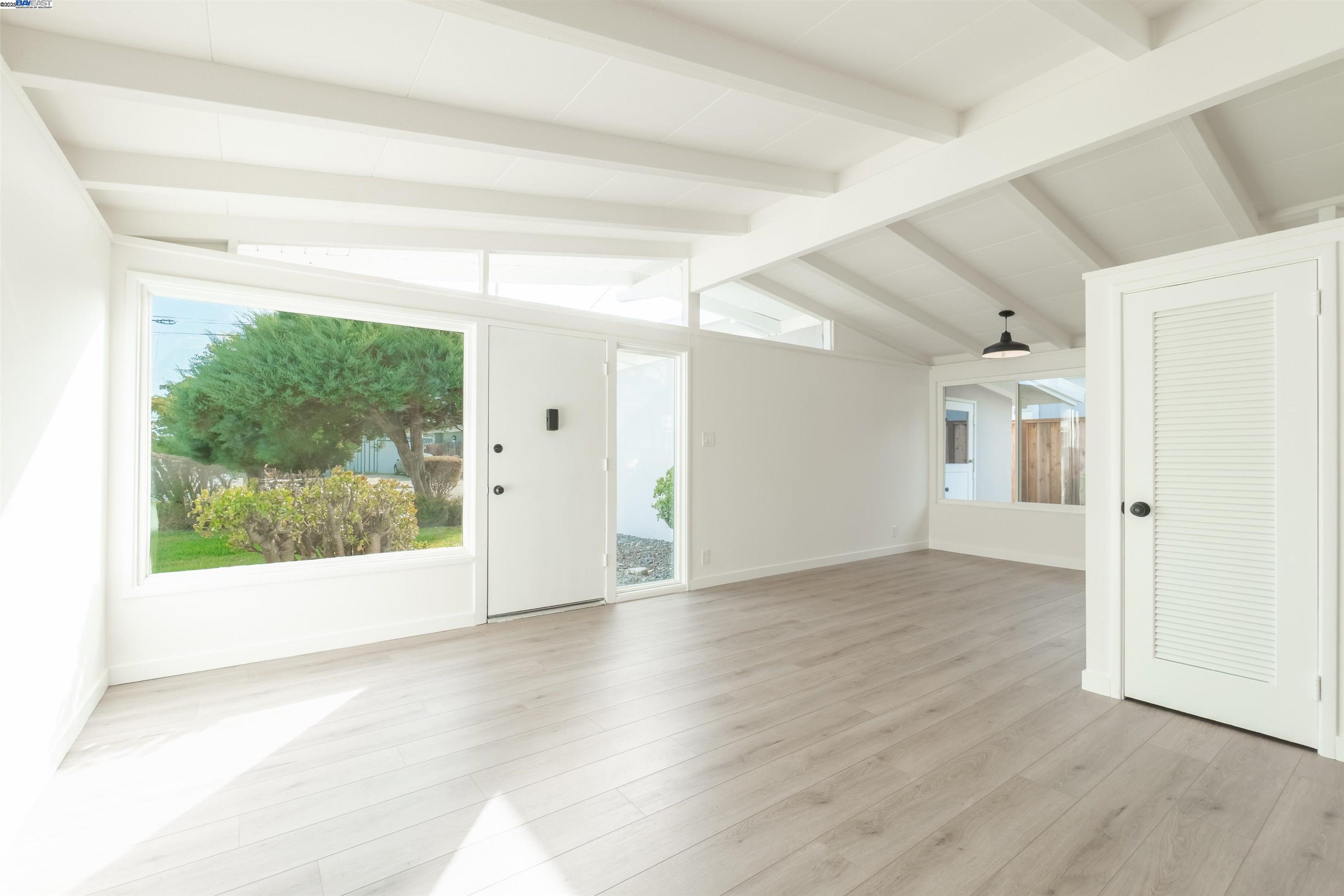 Detail Gallery Image 6 of 27 For 27458 Capri Ave, Hayward,  CA 94545 - 3 Beds | 2 Baths