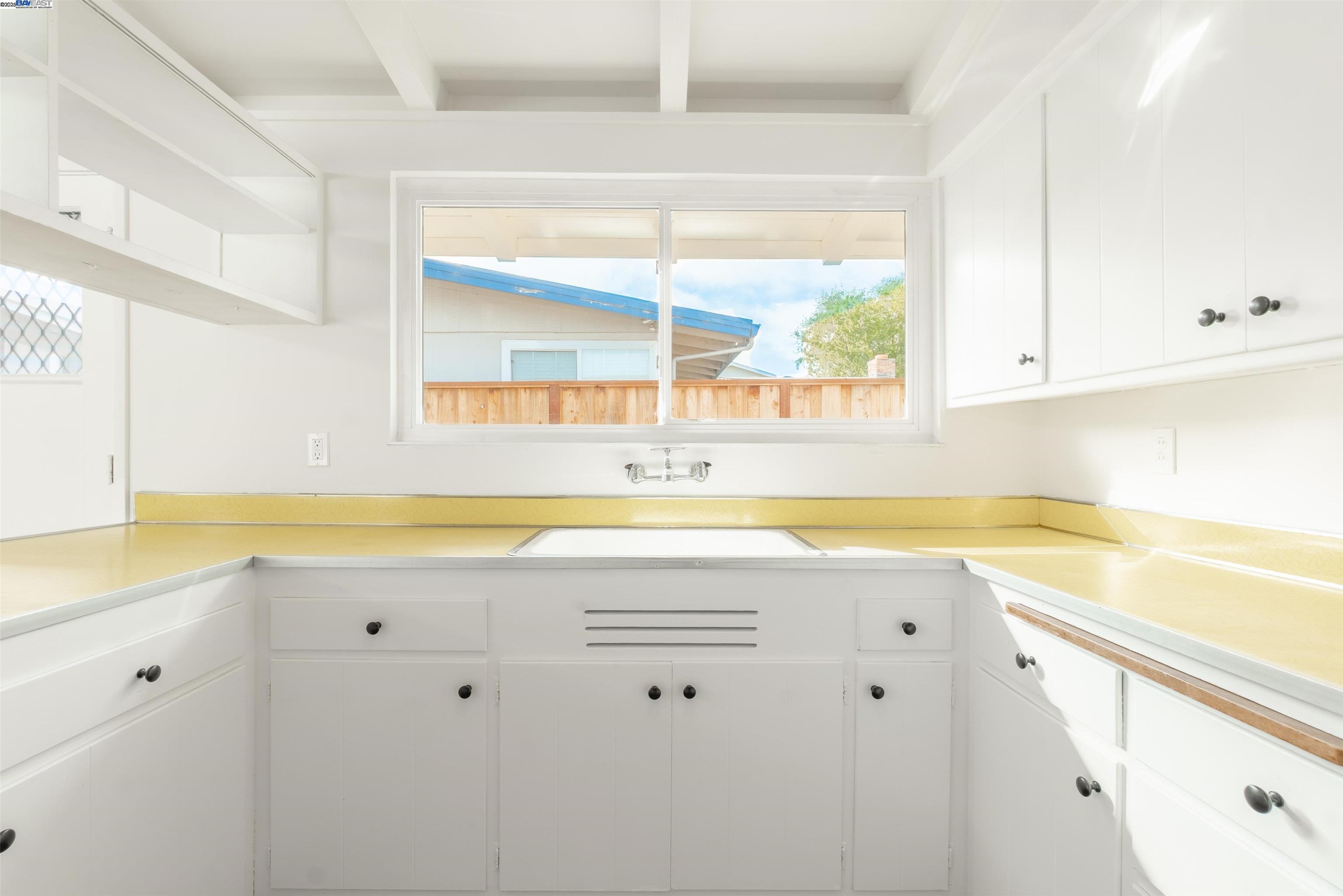 Detail Gallery Image 10 of 27 For 27458 Capri Ave, Hayward,  CA 94545 - 3 Beds | 2 Baths