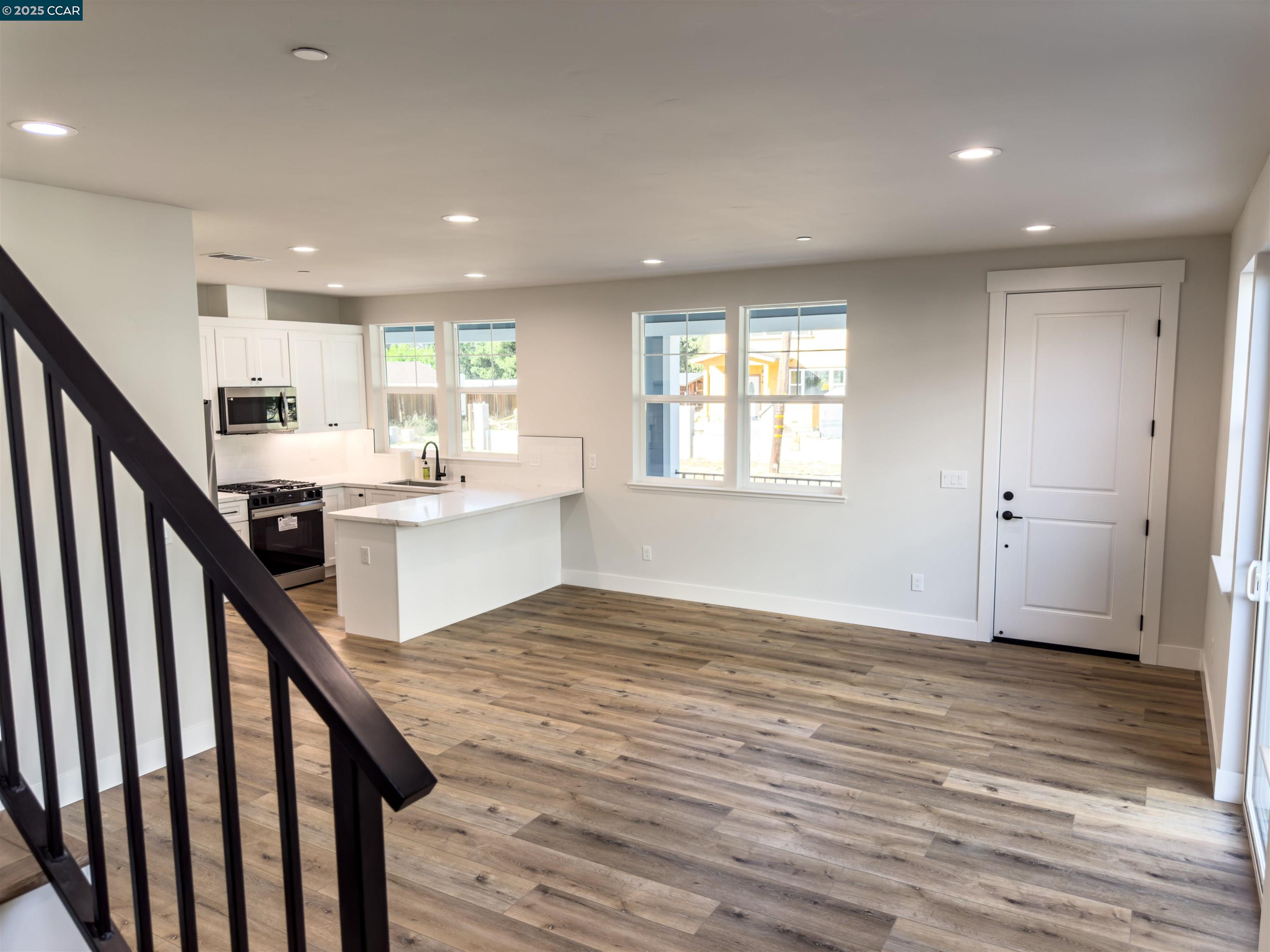 Detail Gallery Image 13 of 31 For 4684 Prospect Ave, Santa Rosa,  CA 95409-1500 - 4 Beds | 3 Baths