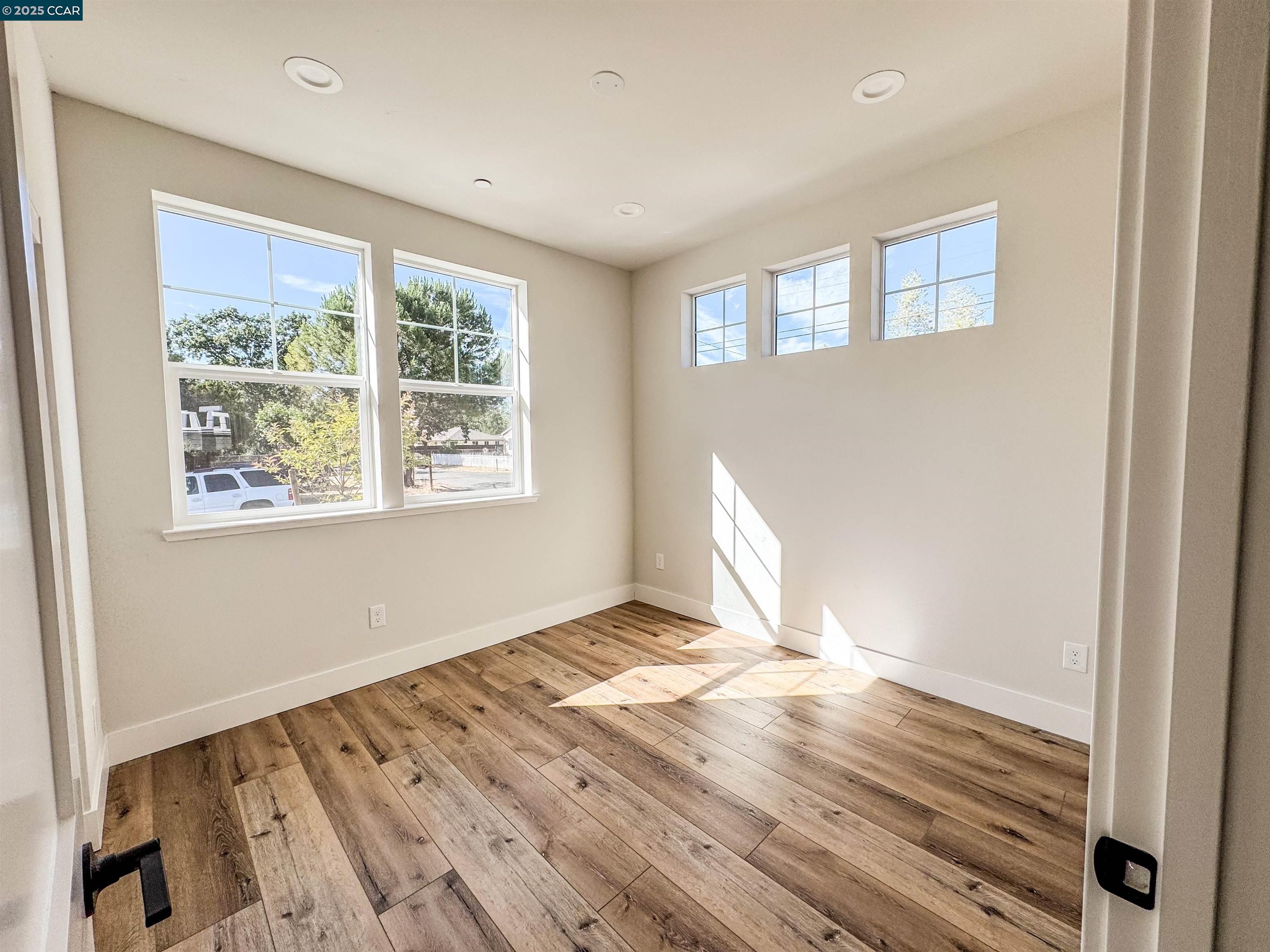 Detail Gallery Image 16 of 31 For 4684 Prospect Ave, Santa Rosa,  CA 95409-1500 - 4 Beds | 3 Baths