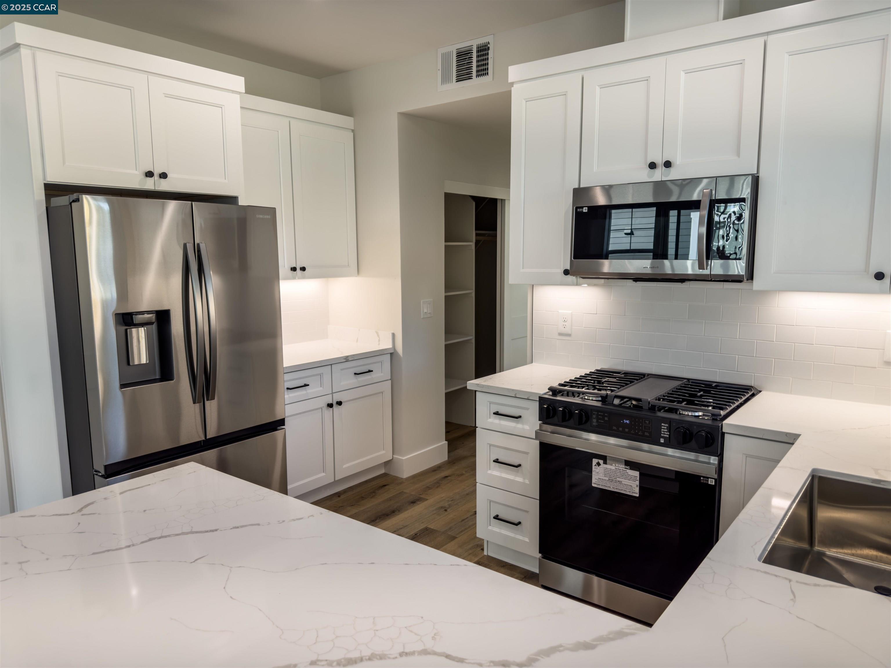 Detail Gallery Image 6 of 31 For 4684 Prospect Ave, Santa Rosa,  CA 95409-1500 - 4 Beds | 3 Baths