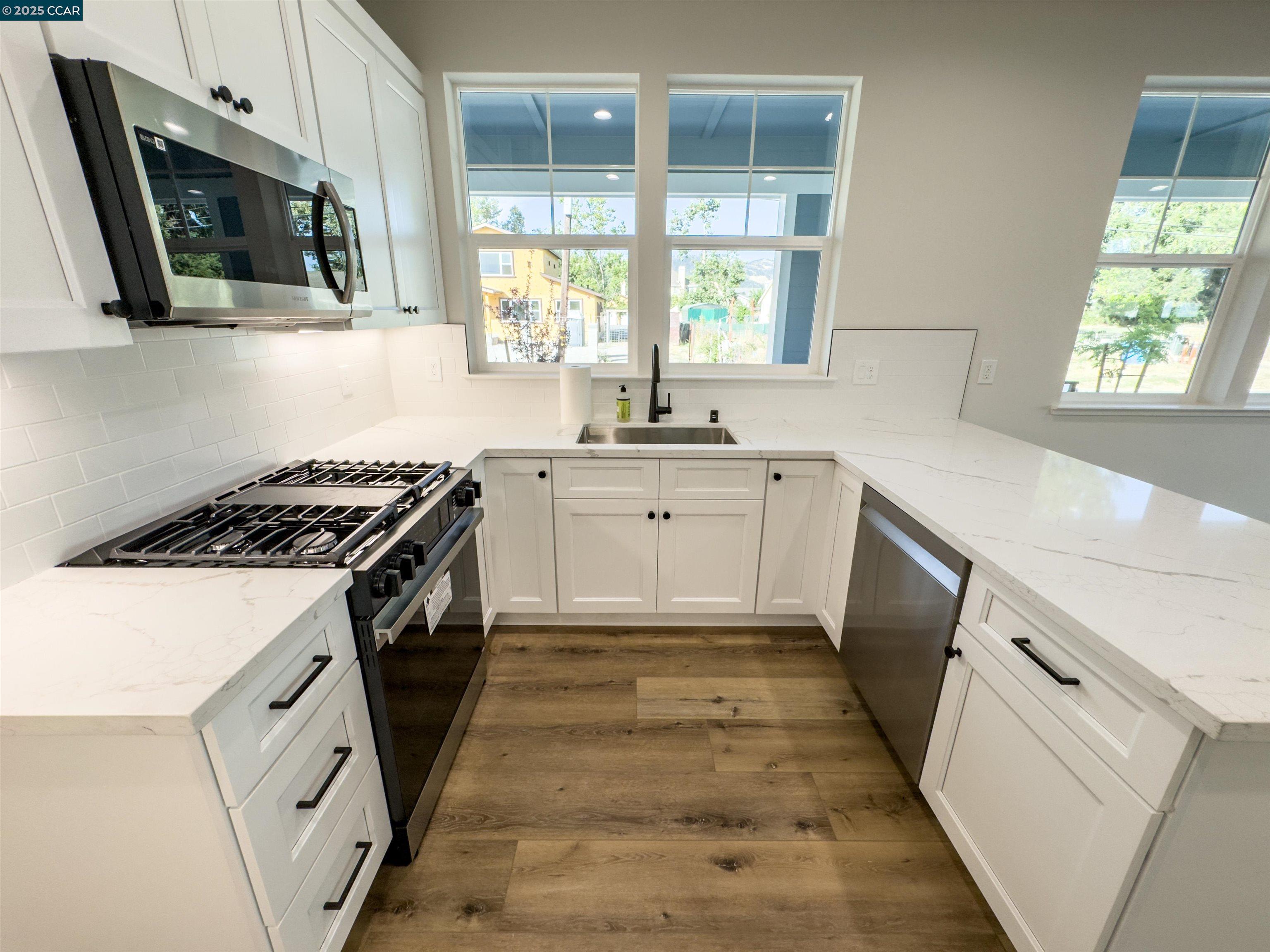 Detail Gallery Image 7 of 31 For 4684 Prospect Ave, Santa Rosa,  CA 95409-1500 - 4 Beds | 3 Baths