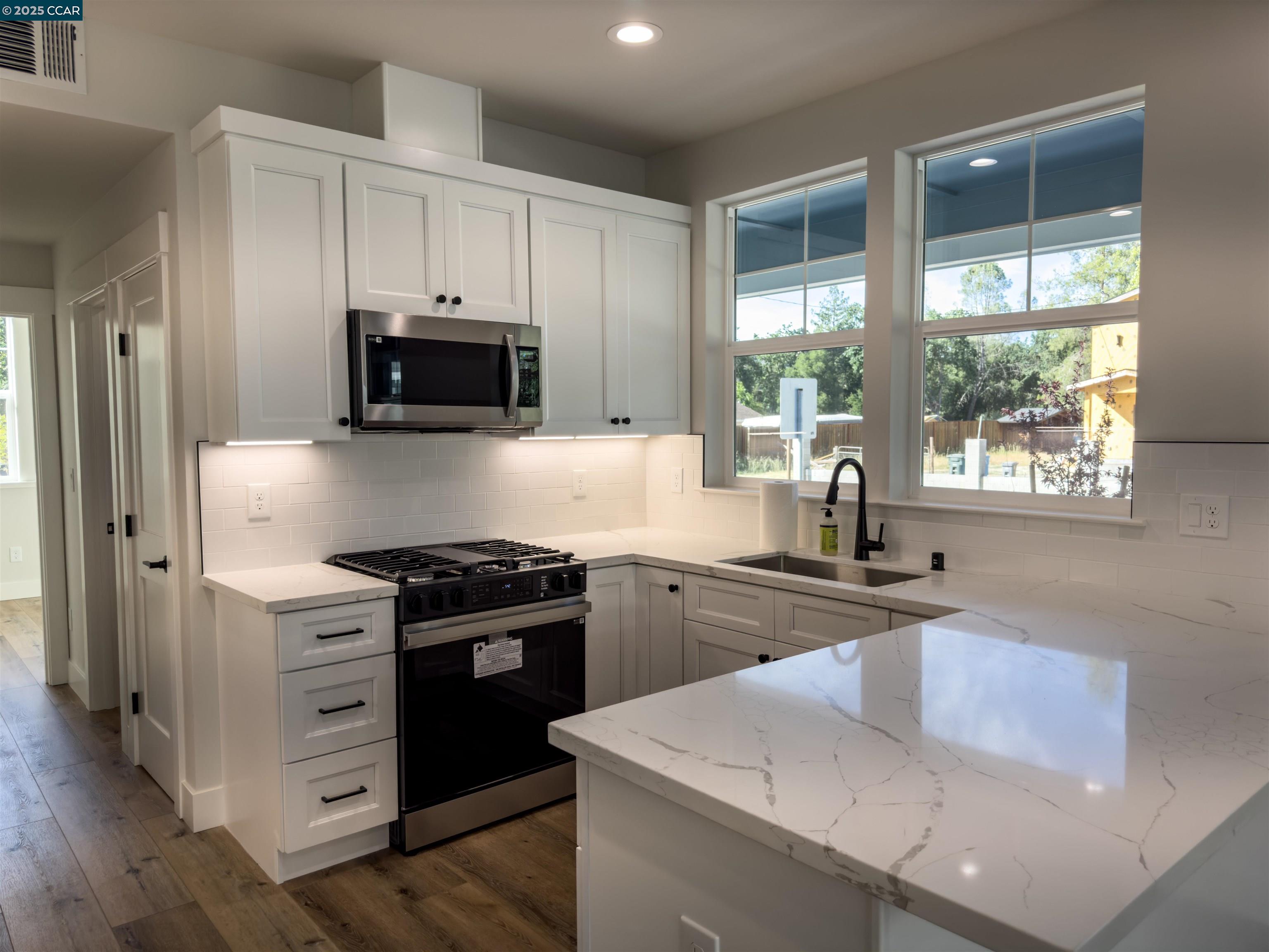 Detail Gallery Image 8 of 31 For 4684 Prospect Ave, Santa Rosa,  CA 95409-1500 - 4 Beds | 3 Baths