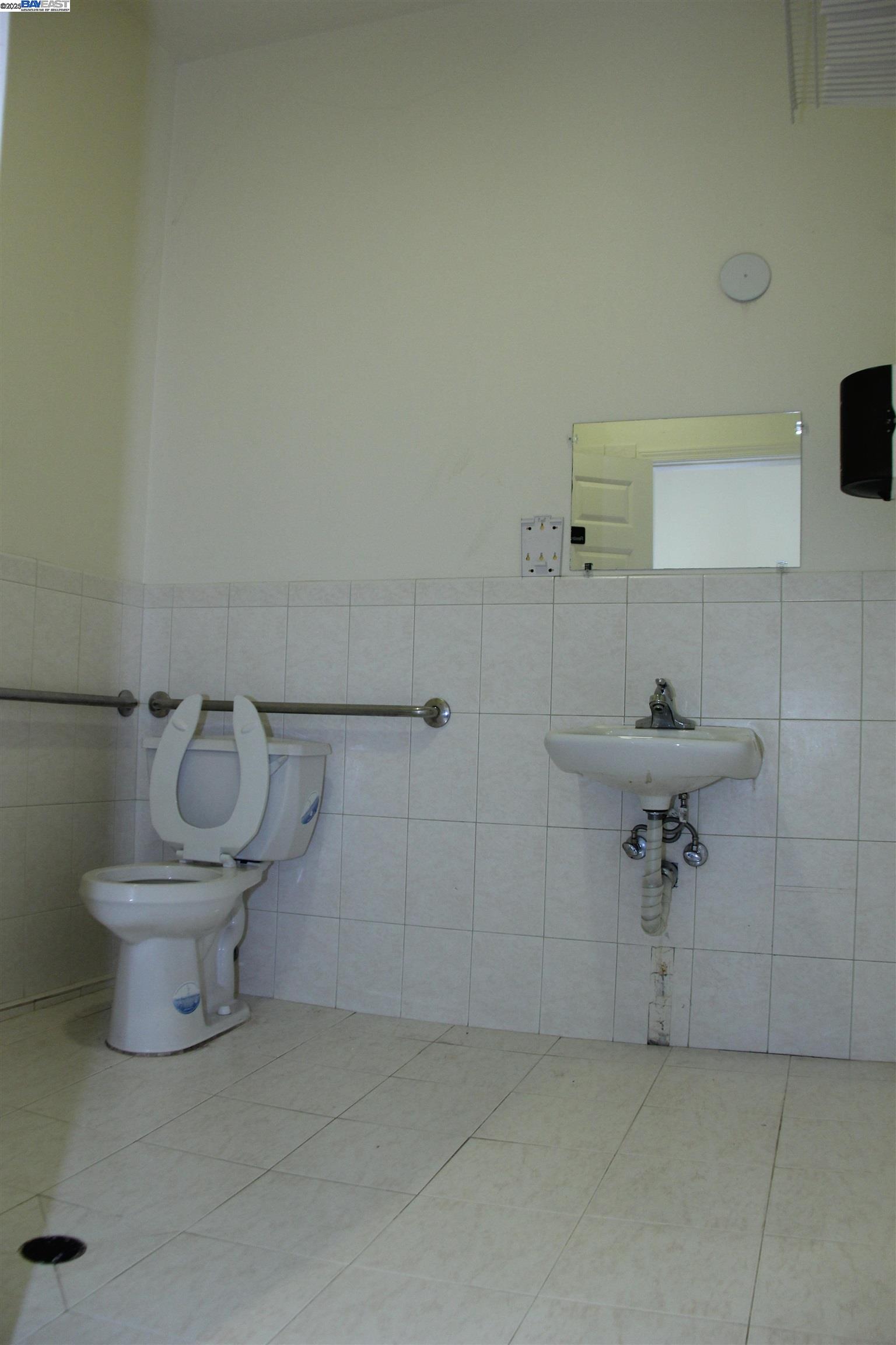 Detail Gallery Image 6 of 15 For 5020 Missoin Street #1,  San Francisco,  CA 94112 - 0 Beds | 0/1 Baths
