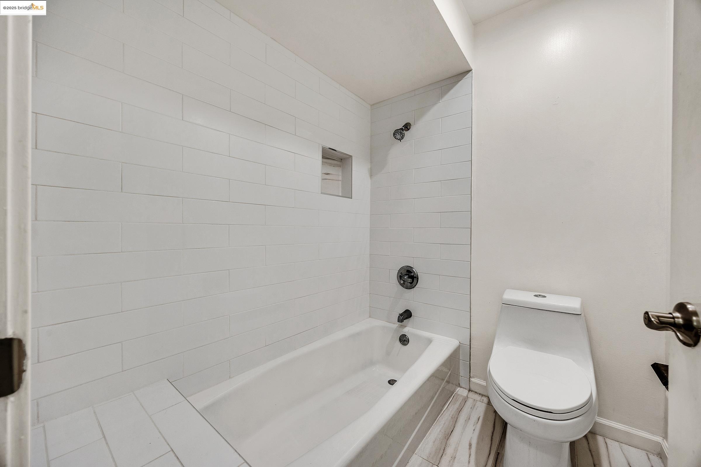 Photo #6: 41108390 Listing 