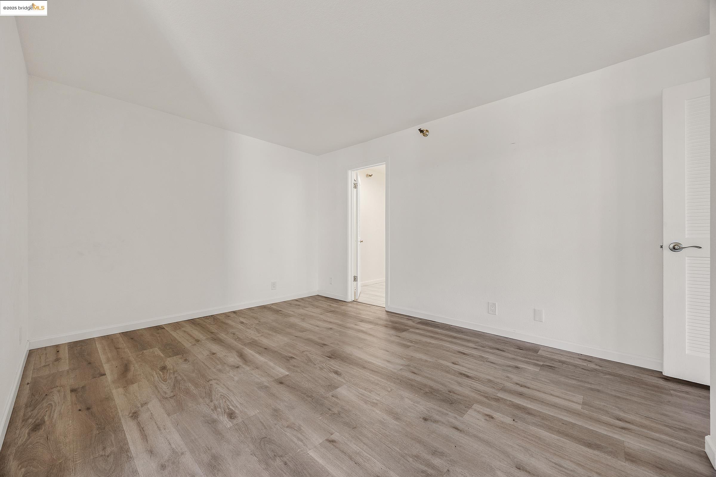 Photo #9: 41108390 Listing: Photo #9