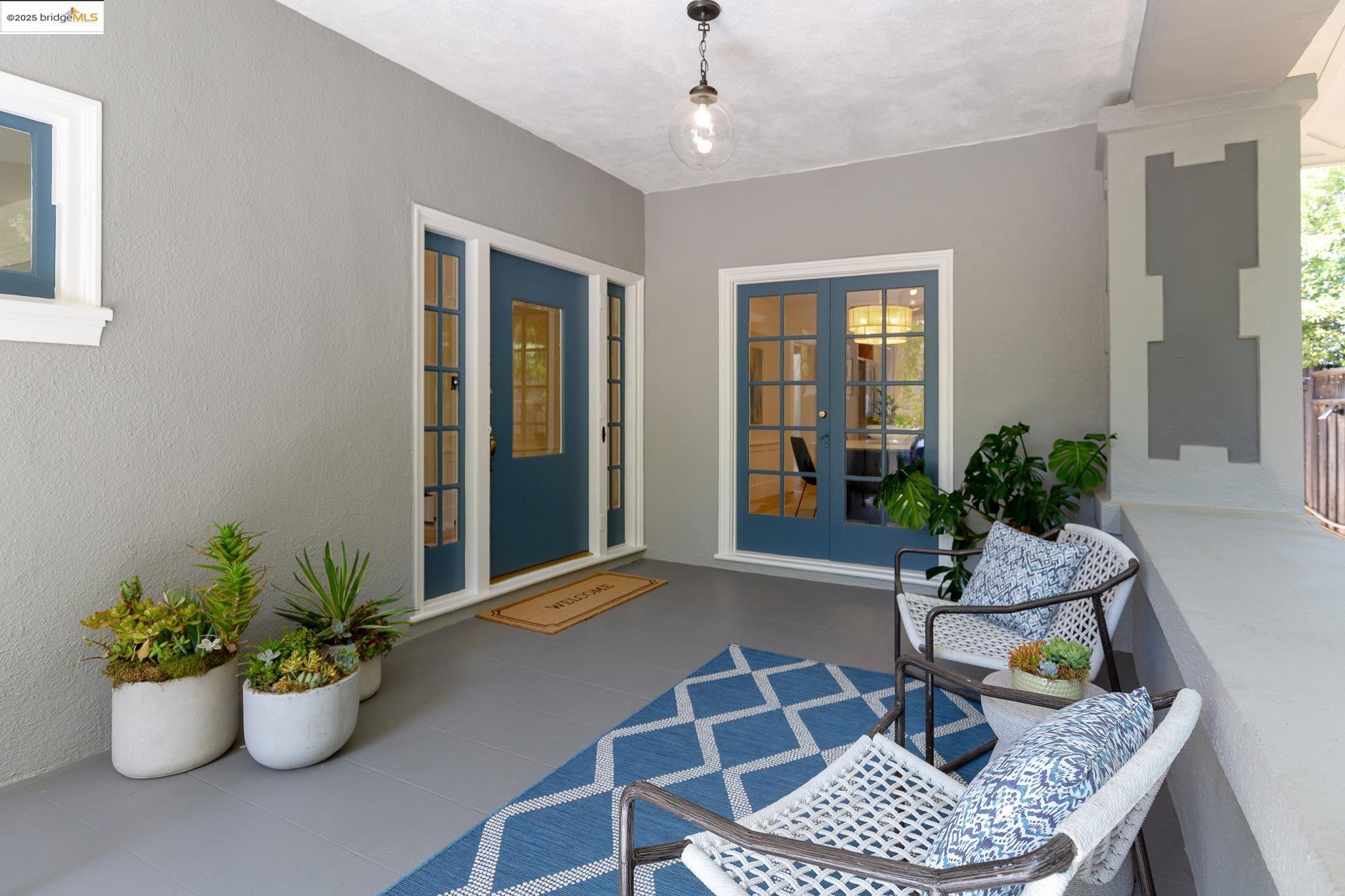 Detail Gallery Image 2 of 50 For 155 Arbor Dr, Piedmont,  CA 94610 - 3 Beds | 2 Baths