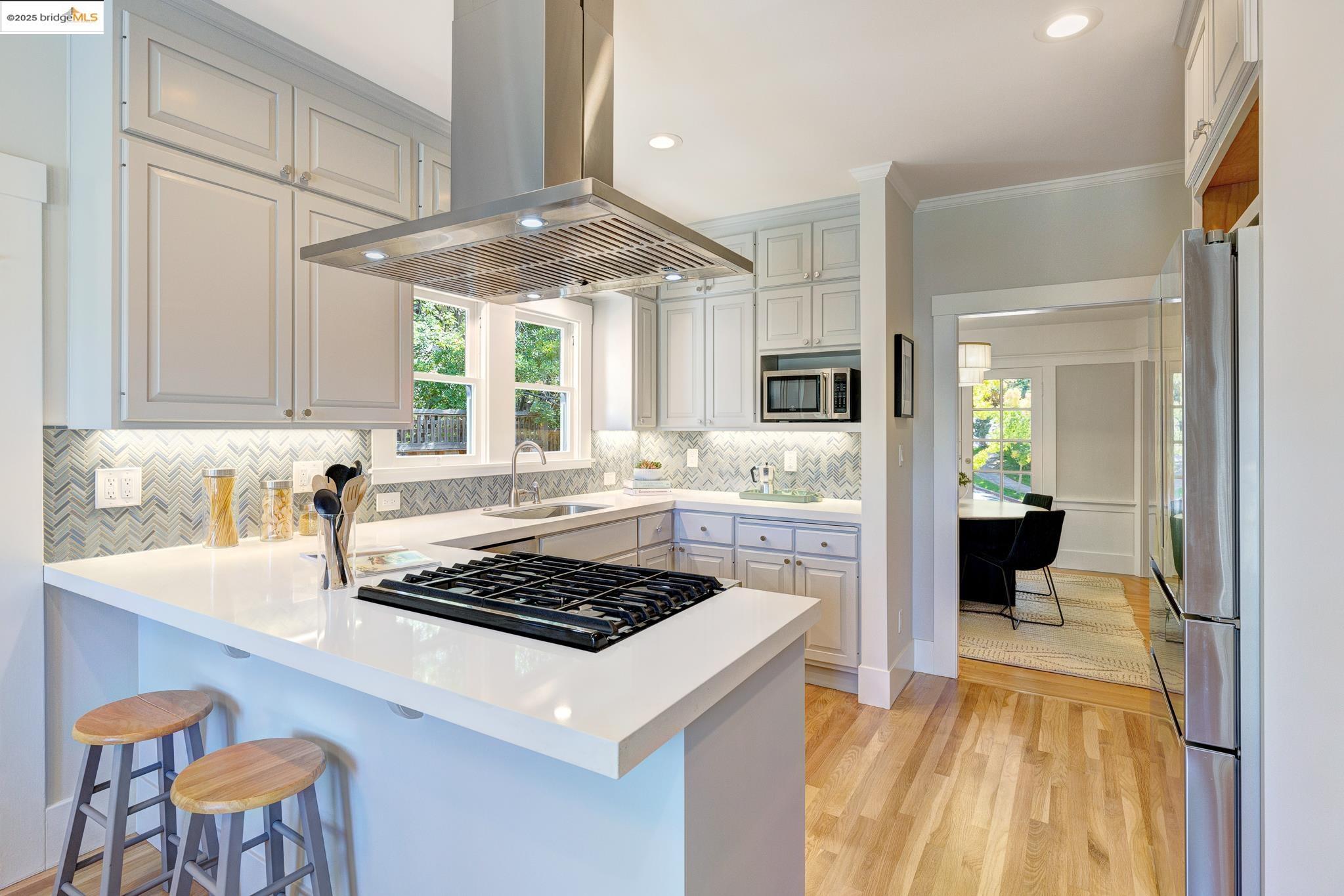 Detail Gallery Image 14 of 50 For 155 Arbor Dr, Piedmont,  CA 94610 - 3 Beds | 2 Baths