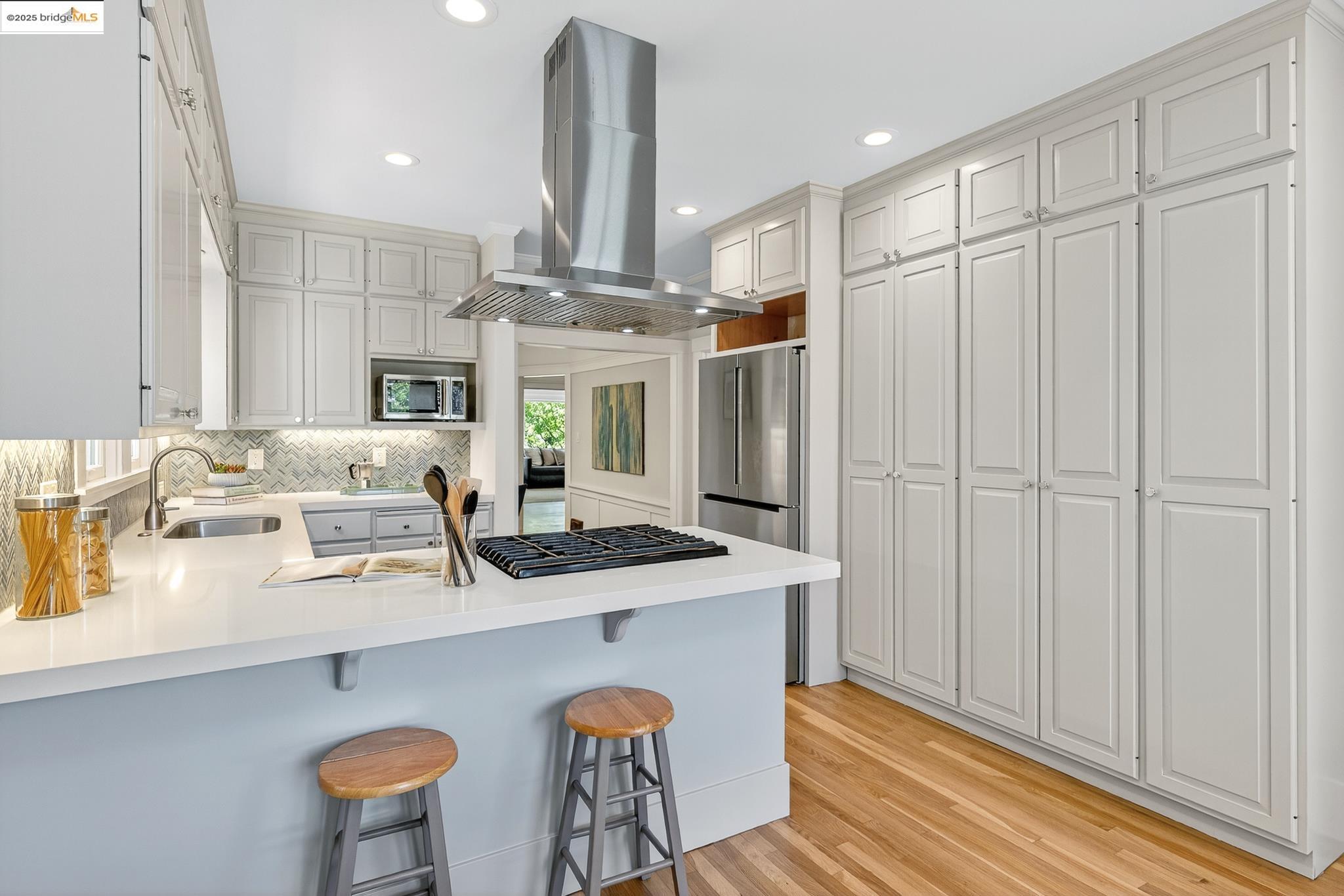 Detail Gallery Image 17 of 50 For 155 Arbor Dr, Piedmont,  CA 94610 - 3 Beds | 2 Baths