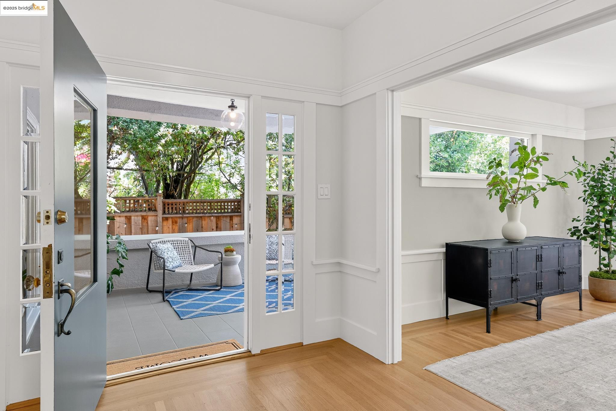Detail Gallery Image 3 of 50 For 155 Arbor Dr, Piedmont,  CA 94610 - 3 Beds | 2 Baths