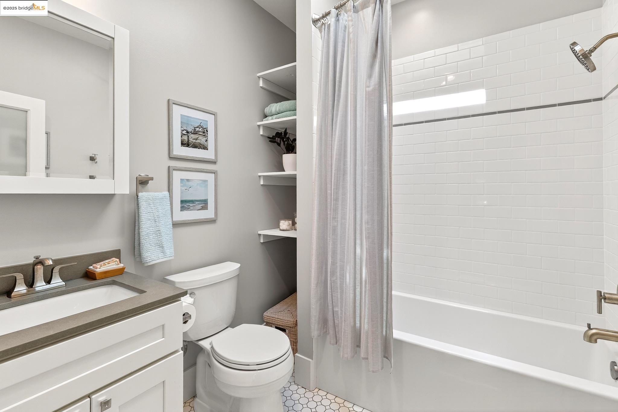Detail Gallery Image 31 of 50 For 155 Arbor Dr, Piedmont,  CA 94610 - 3 Beds | 2 Baths