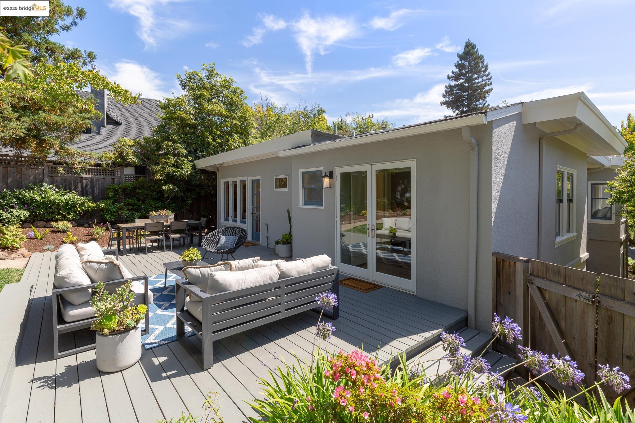 Detail Gallery Image 34 of 50 For 155 Arbor Dr, Piedmont,  CA 94610 - 3 Beds | 2 Baths