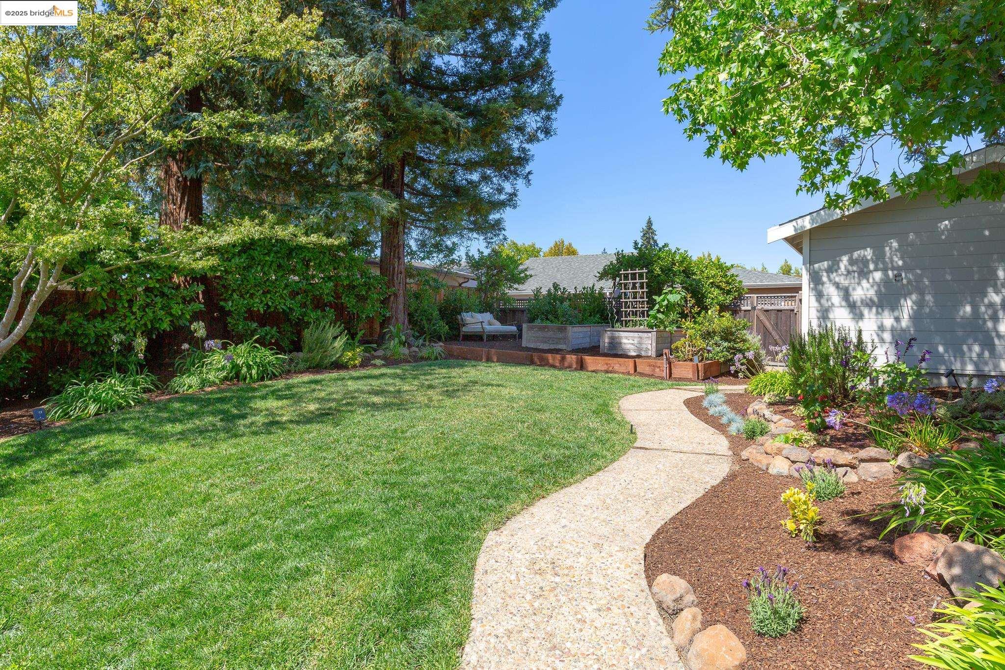 Detail Gallery Image 36 of 50 For 155 Arbor Dr, Piedmont,  CA 94610 - 3 Beds | 2 Baths