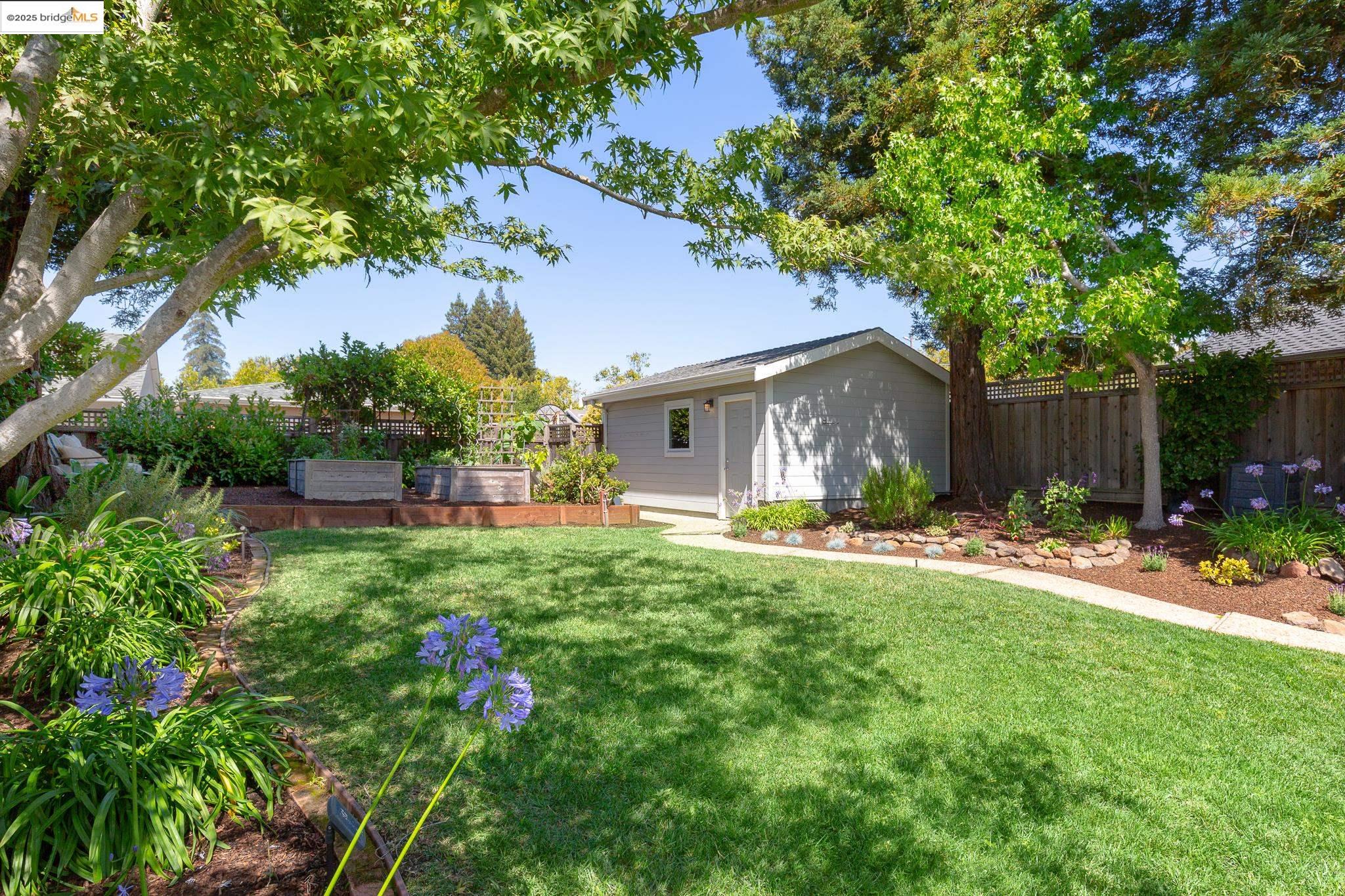 Detail Gallery Image 37 of 50 For 155 Arbor Dr, Piedmont,  CA 94610 - 3 Beds | 2 Baths