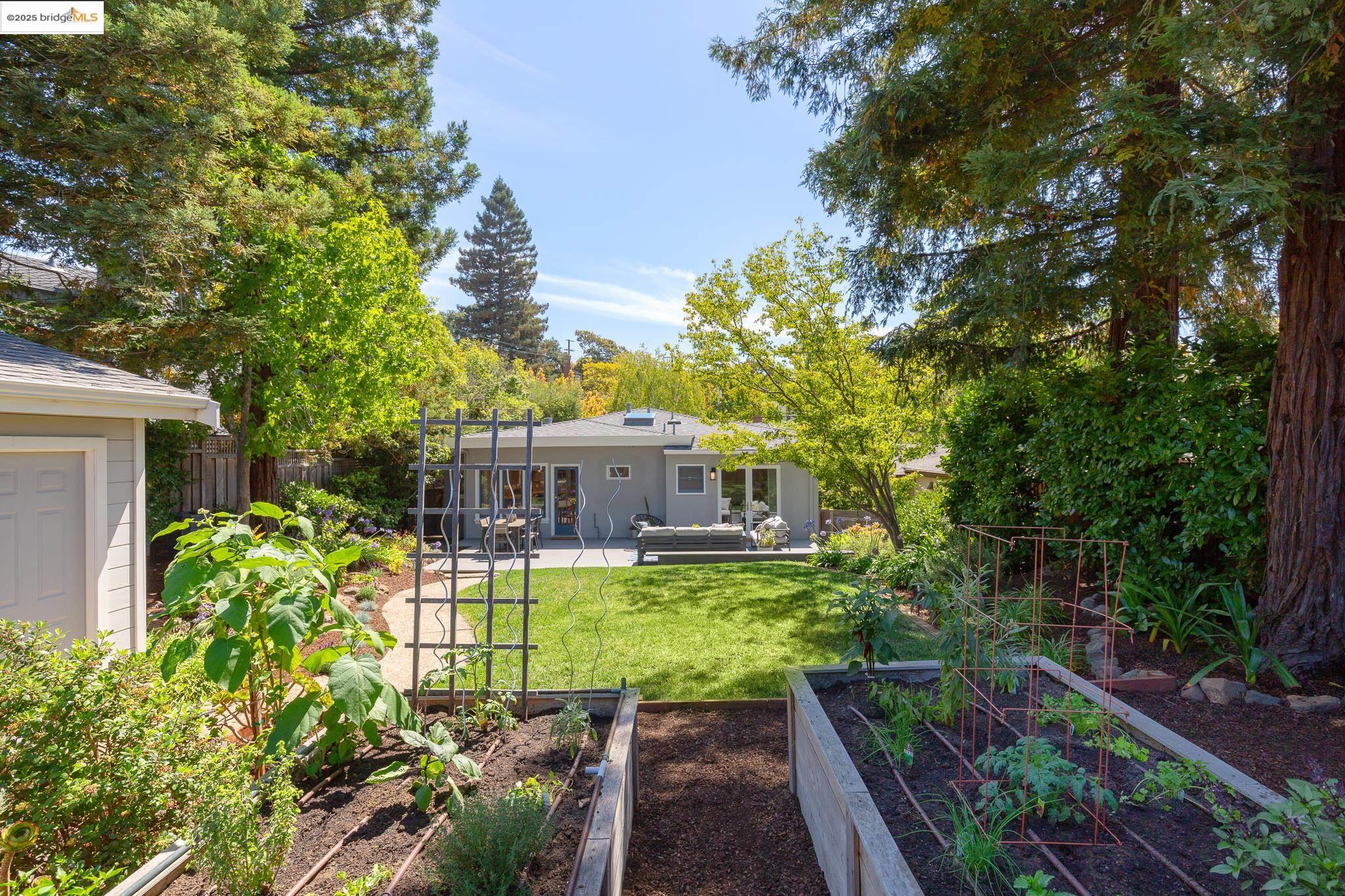Detail Gallery Image 39 of 50 For 155 Arbor Dr, Piedmont,  CA 94610 - 3 Beds | 2 Baths